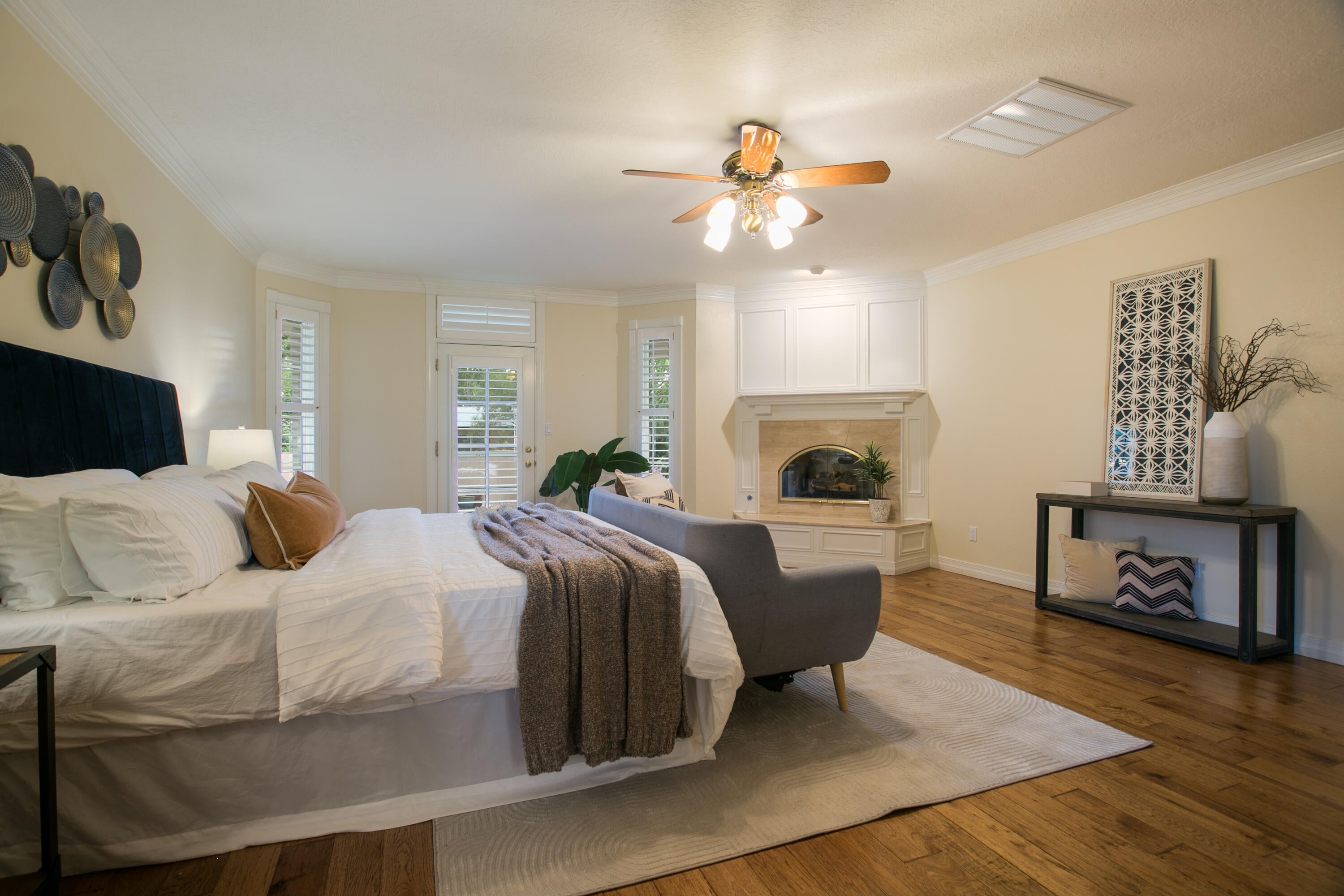 Los Ranchos, New Mexico, 87107, United States, 5 Bedrooms Bedrooms, ,5 BathroomsBathrooms,Residential,Active,1954307