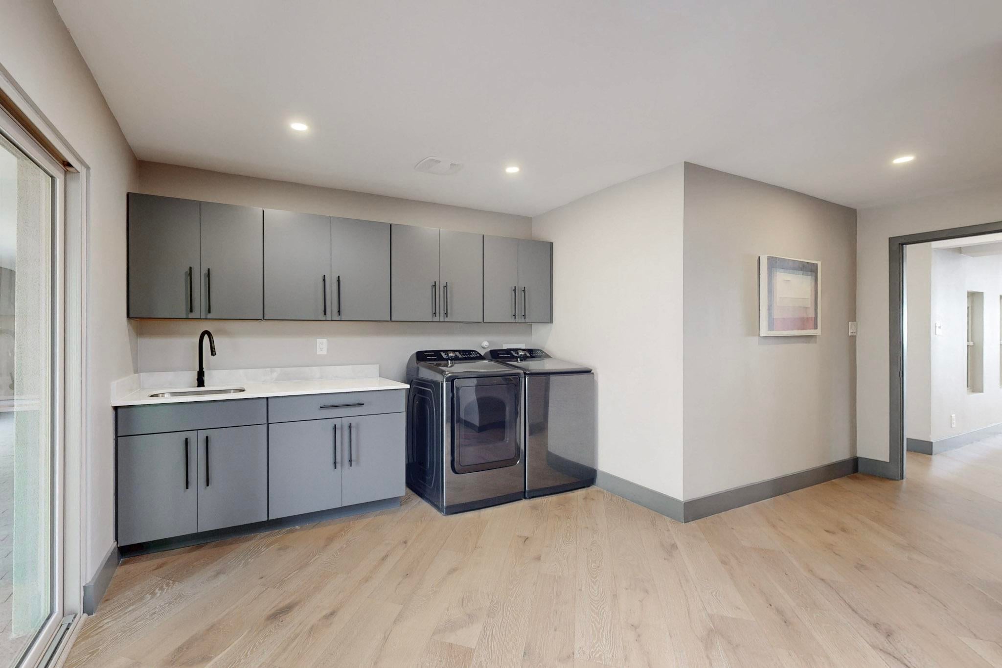 Albuquerque, New Mexico, 87122, United States, 4 Bedrooms Bedrooms, ,7 BathroomsBathrooms,Residential,Active,1970922