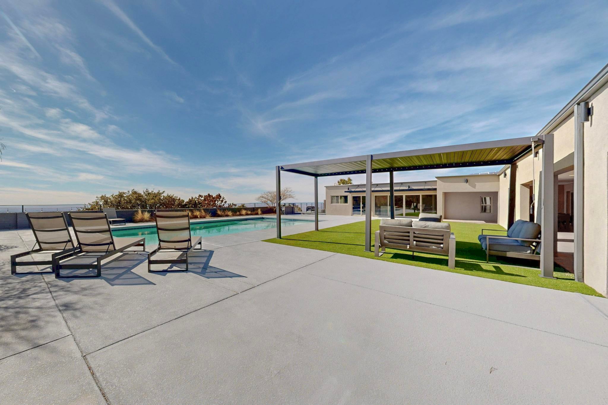 Albuquerque, New Mexico, 87122, United States, 4 Bedrooms Bedrooms, ,7 BathroomsBathrooms,Residential,Active,1970922