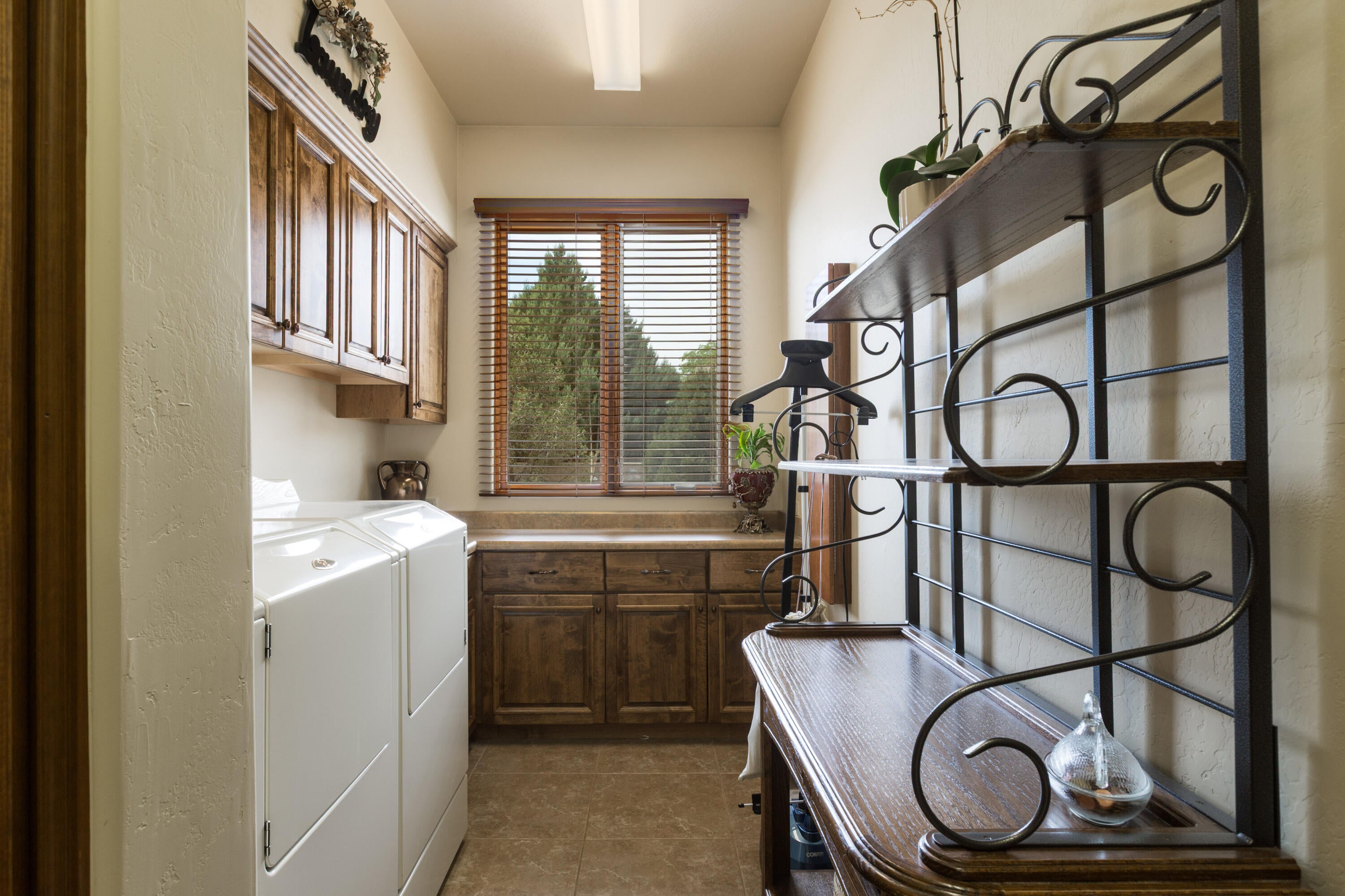 Albuquerque, New Mexico, 87111, United States, 3 Bedrooms Bedrooms, ,3 BathroomsBathrooms,Residential,Active,2042755