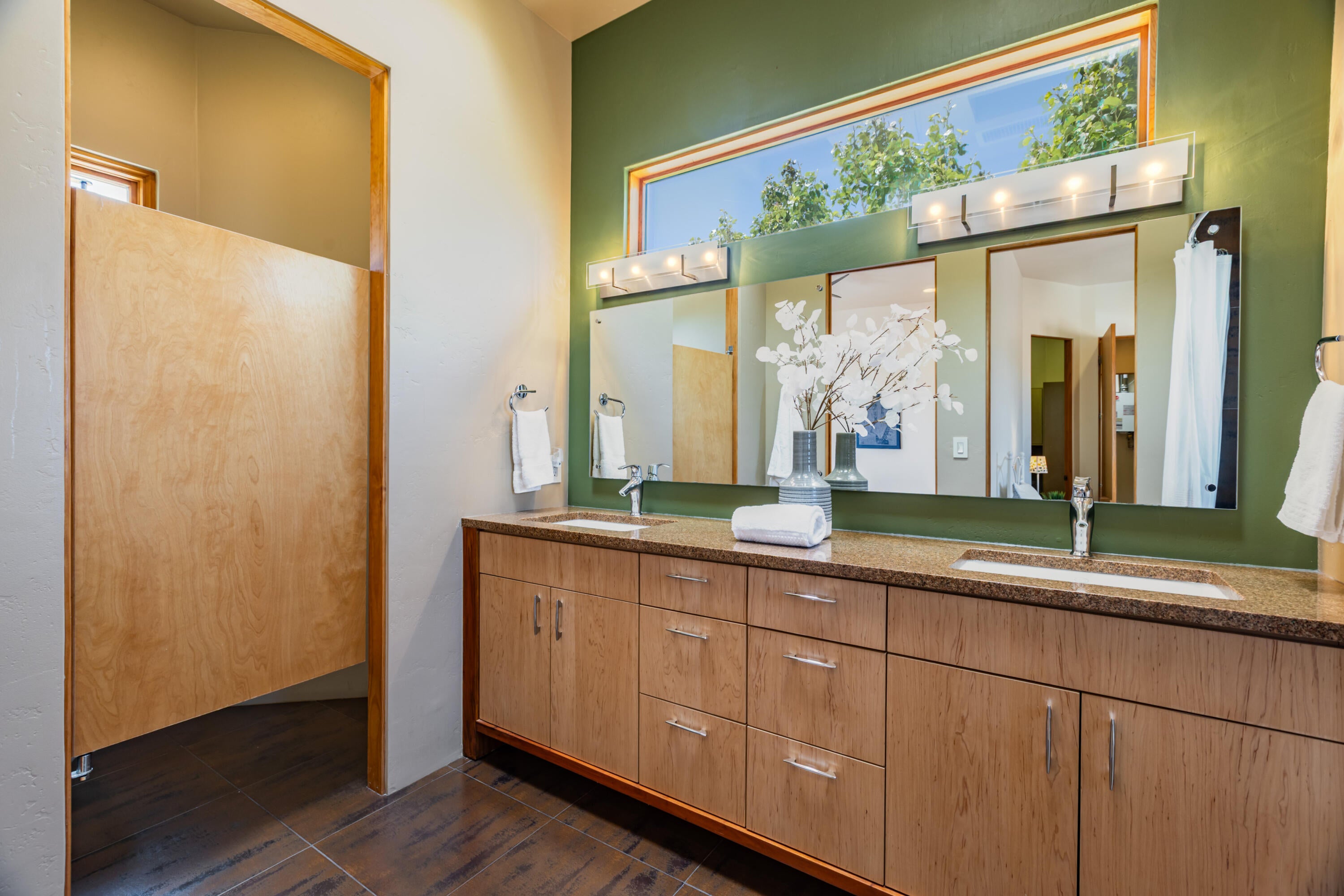Albuquerque, New Mexico, 87122, United States, 5 Bedrooms Bedrooms, ,4 BathroomsBathrooms,Residential,Active,2044982
