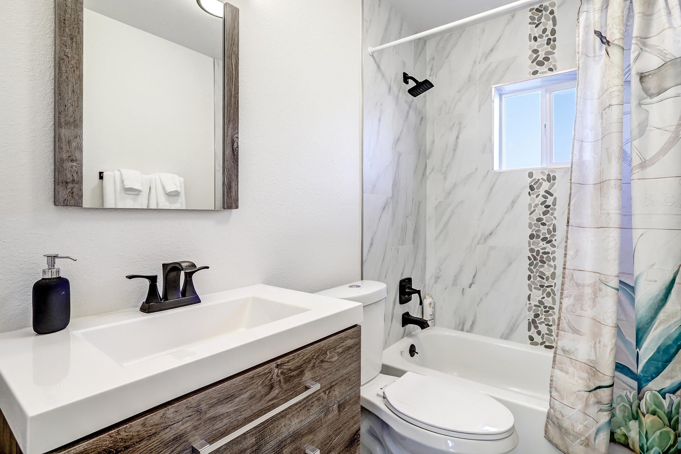 Santa Fe, New Mexico, 87507, United States, ,4 BathroomsBathrooms,Residential,Active,1780385