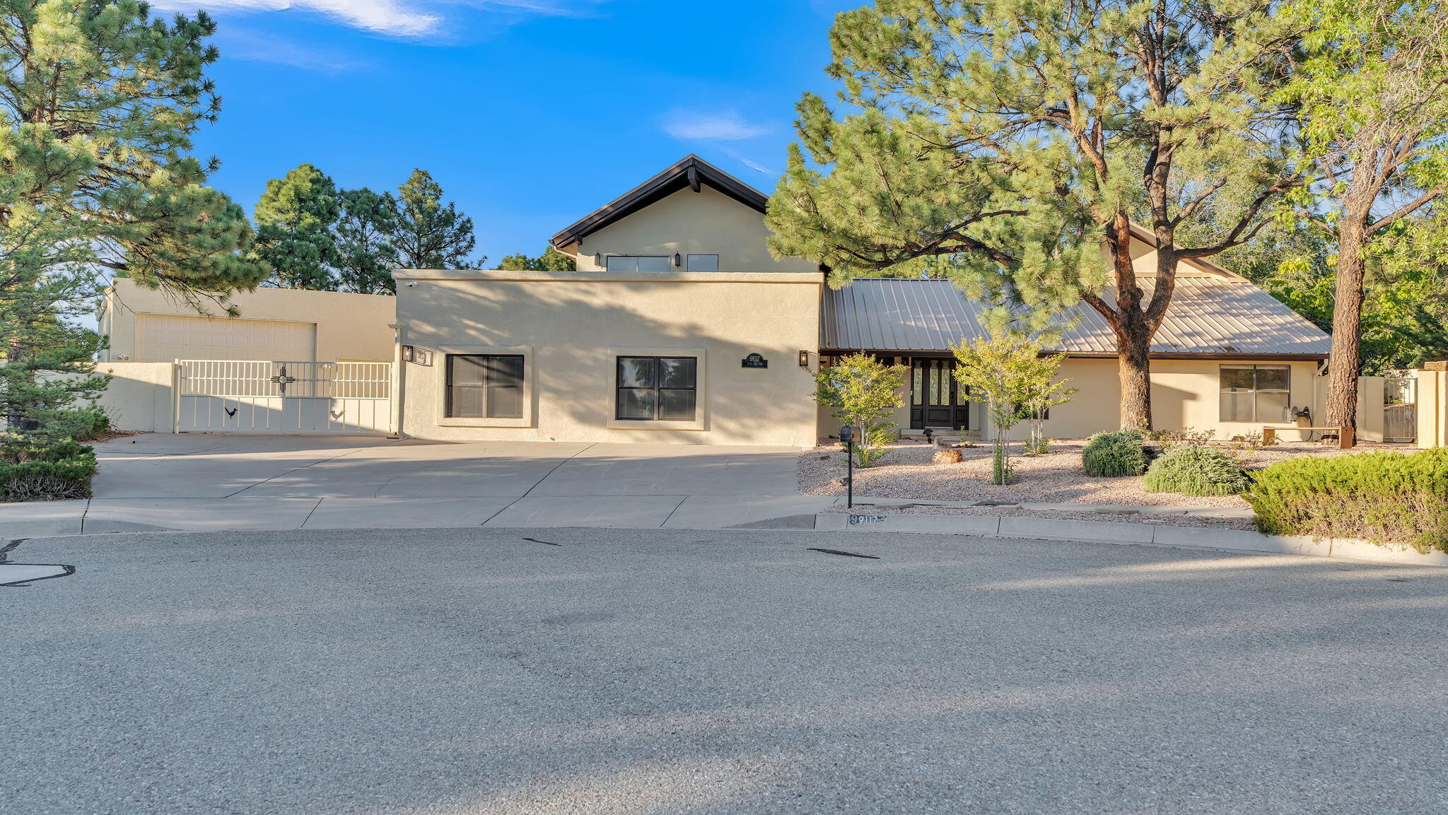 Albuquerque, New Mexico, 87111, United States, 4 Bedrooms Bedrooms, ,3 BathroomsBathrooms,Residential,Active,1965790