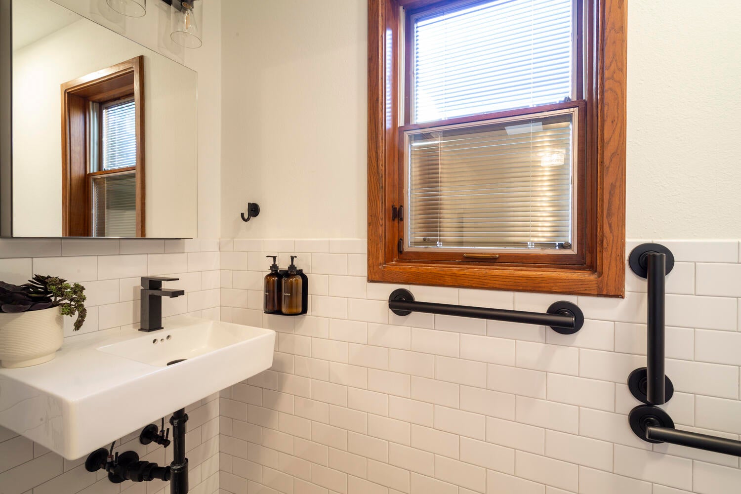 Albuquerque, New Mexico, 87107, United States, 4 Bedrooms Bedrooms, ,4 BathroomsBathrooms,Residential,Pending,2007350