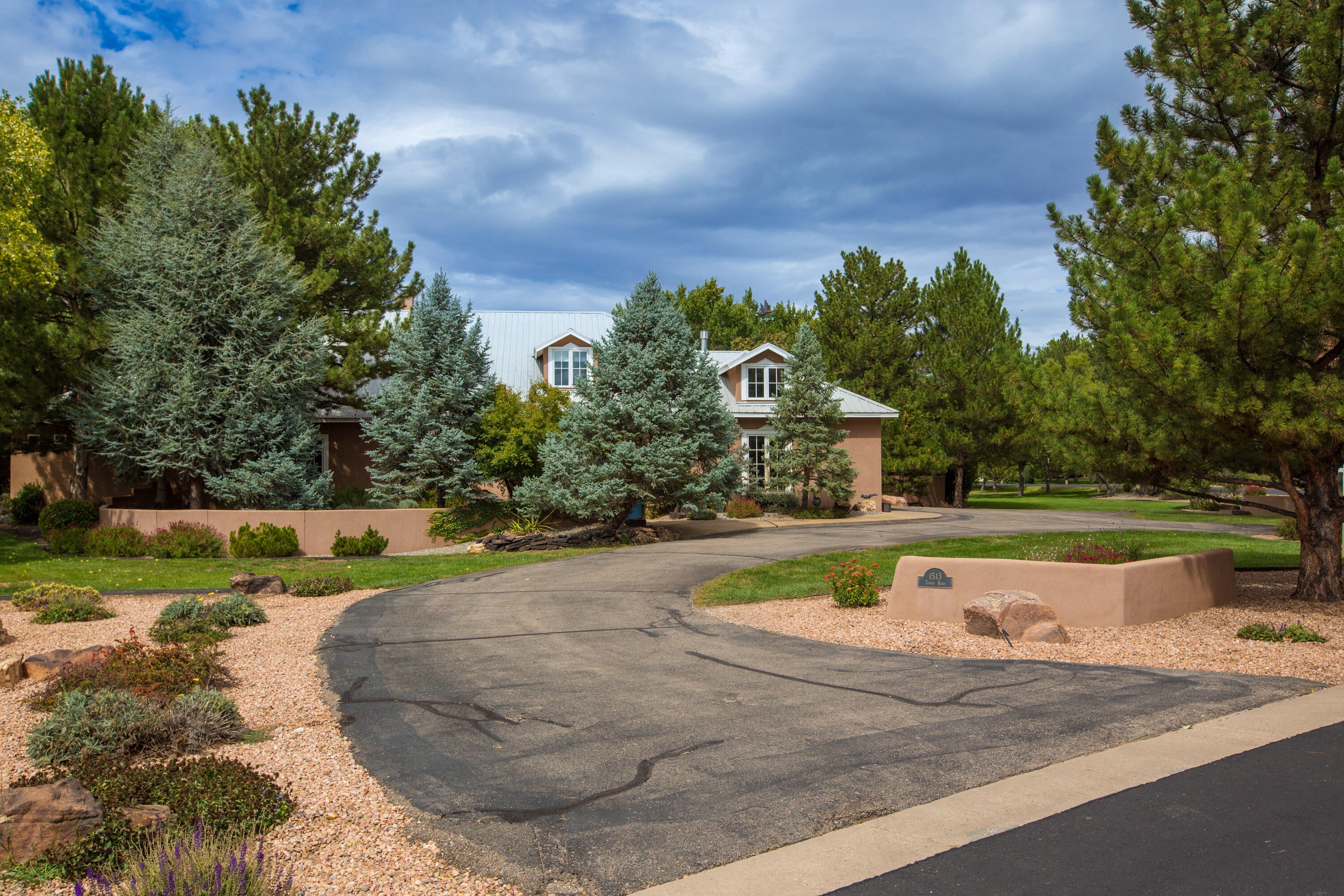 Los Ranchos, New Mexico, 87107, United States, 5 Bedrooms Bedrooms, ,5 BathroomsBathrooms,Residential,Active,1954307