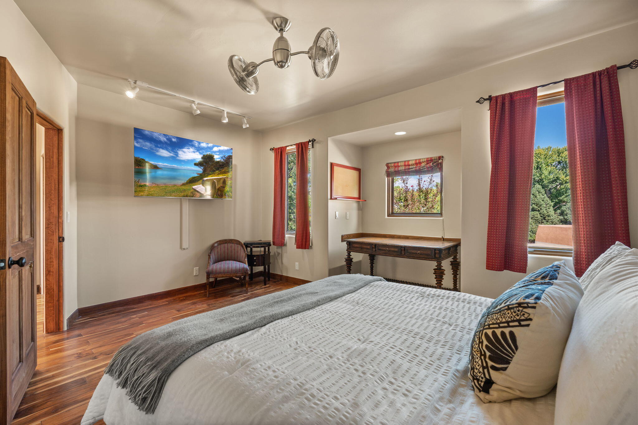 Los Ranchos, New Mexico, 87107, United States, 4 Bedrooms Bedrooms, ,6 BathroomsBathrooms,Residential,Active,1965830