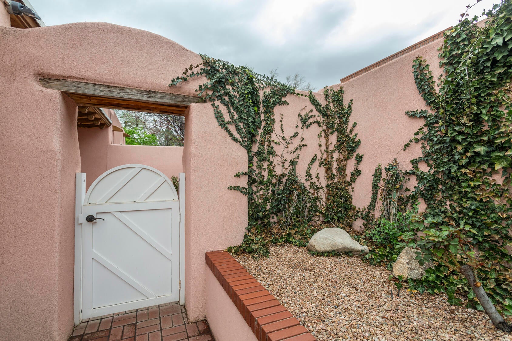 Albuquerque, New Mexico, 87110, United States, 4 Bedrooms Bedrooms, ,4 BathroomsBathrooms,Residential,Active,2034294