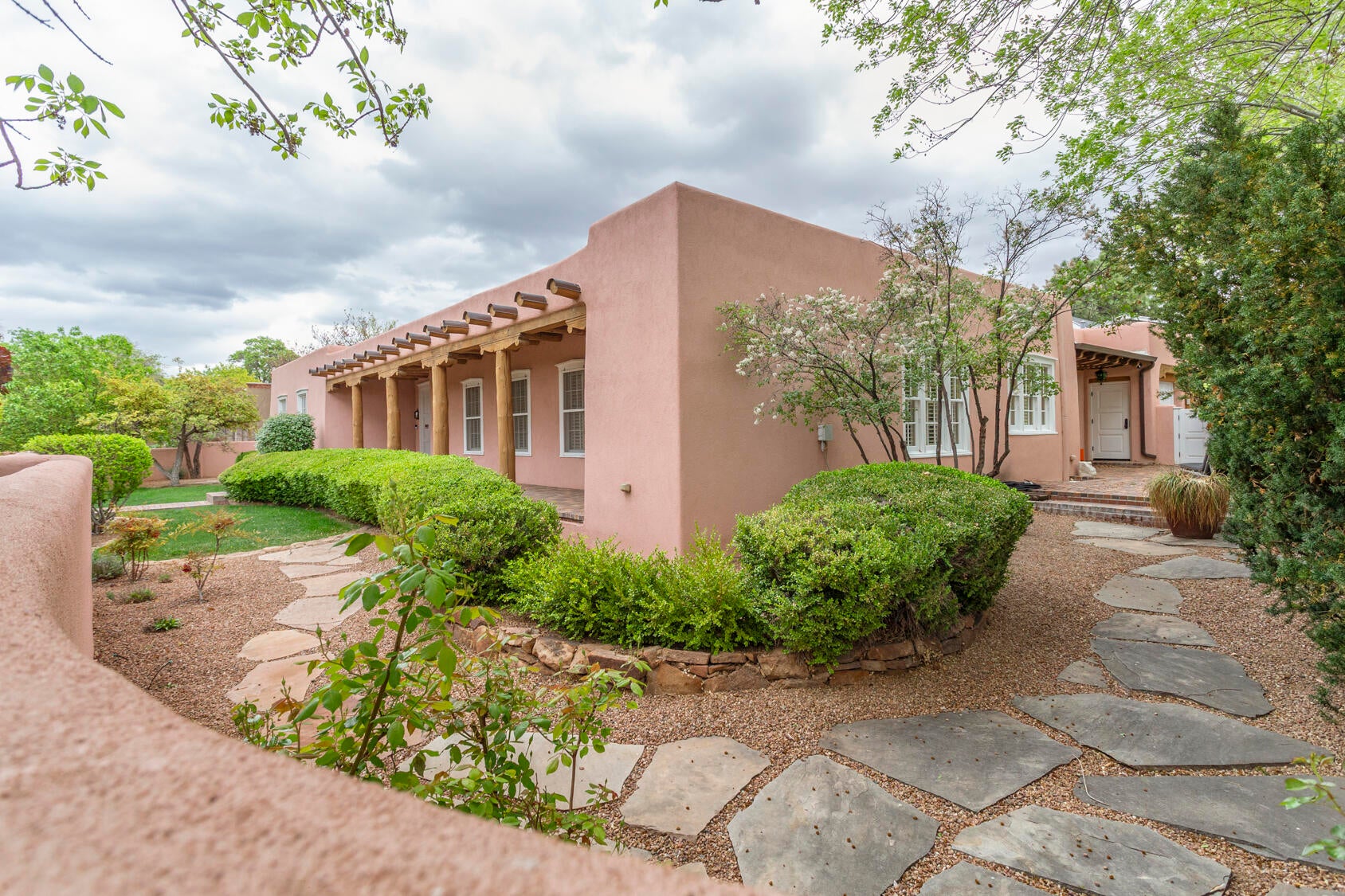 Albuquerque, New Mexico, 87110, United States, 4 Bedrooms Bedrooms, ,4 BathroomsBathrooms,Residential,Active,2034294