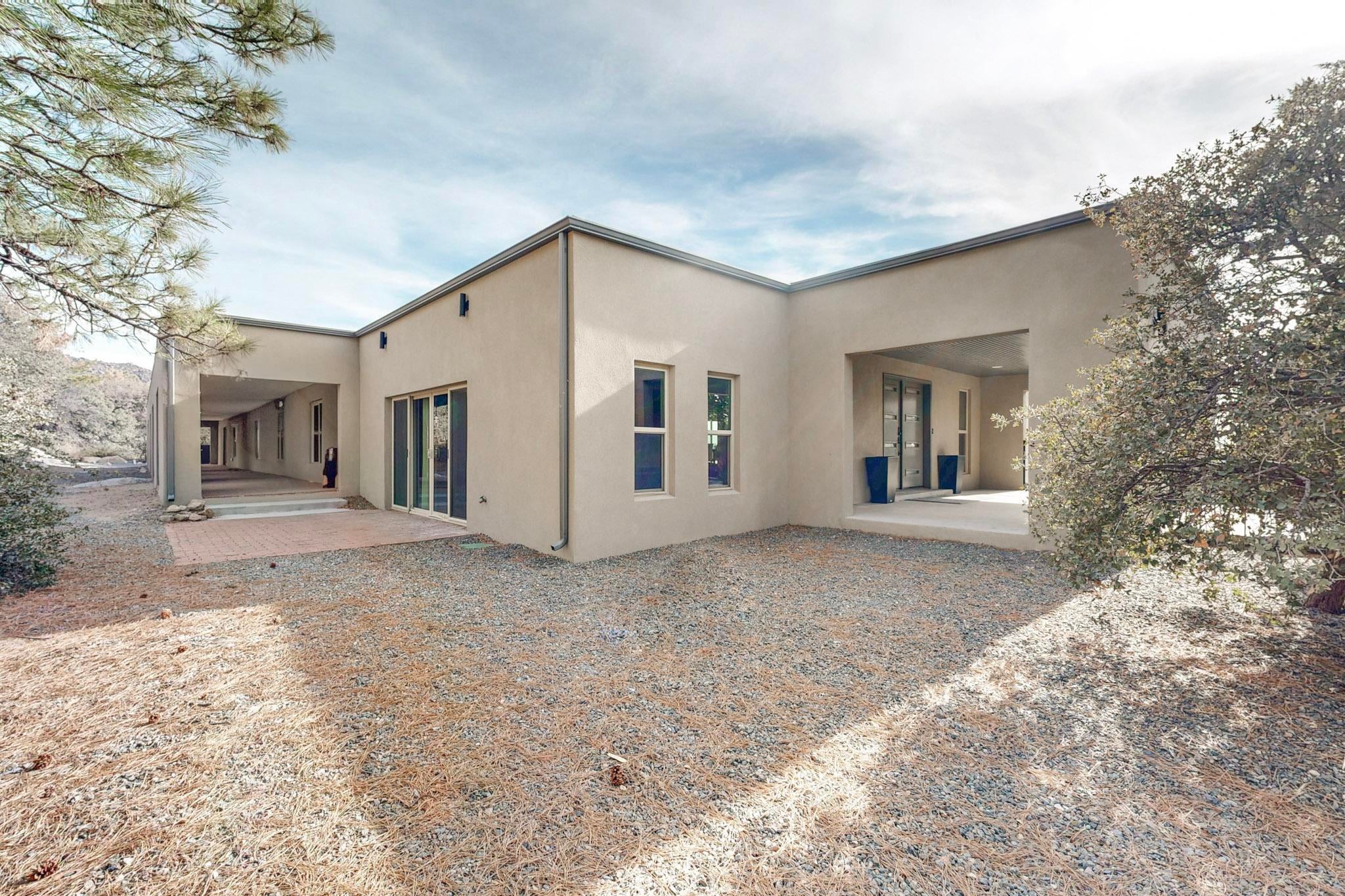 Albuquerque, New Mexico, 87122, United States, 4 Bedrooms Bedrooms, ,7 BathroomsBathrooms,Residential,Active,1970922