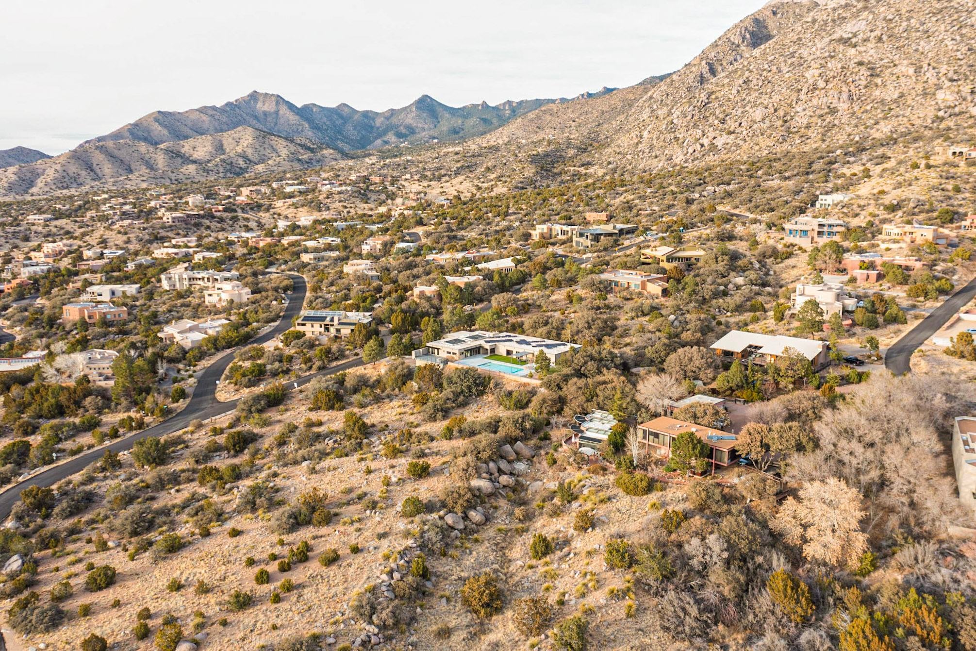 Albuquerque, New Mexico, 87122, United States, 4 Bedrooms Bedrooms, ,7 BathroomsBathrooms,Residential,Active,1970922