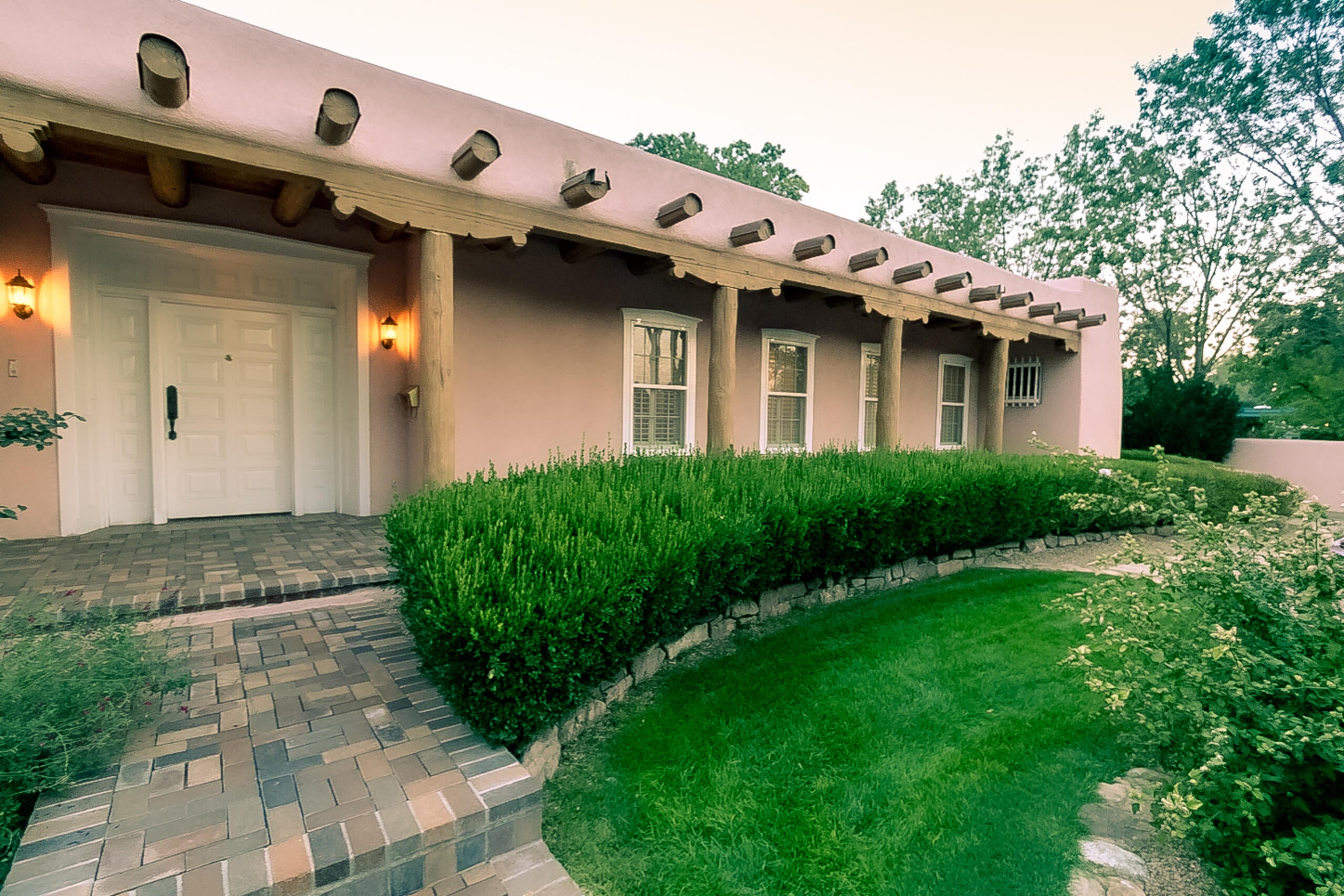 Albuquerque, New Mexico, 87110, United States, 4 Bedrooms Bedrooms, ,4 BathroomsBathrooms,Residential,Active,2034294