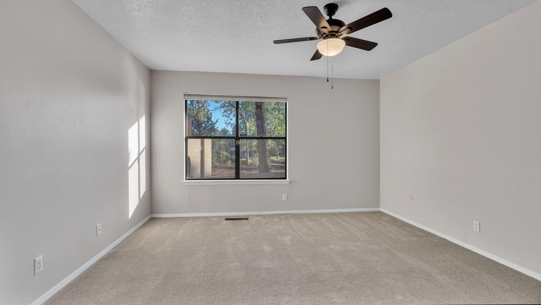 Albuquerque, New Mexico, 87111, United States, 4 Bedrooms Bedrooms, ,3 BathroomsBathrooms,Residential,Active,1965790