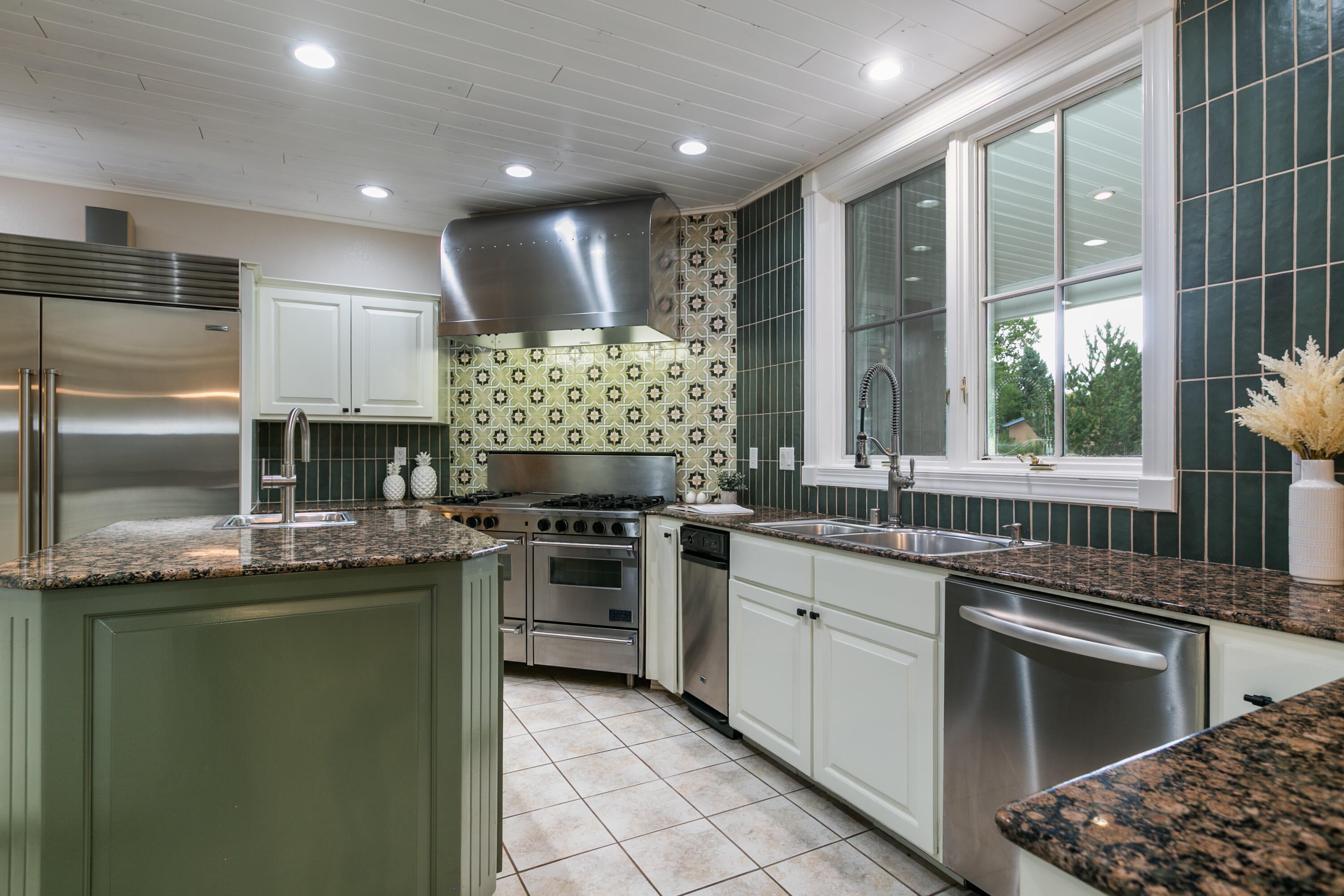 Los Ranchos, New Mexico, 87107, United States, 5 Bedrooms Bedrooms, ,5 BathroomsBathrooms,Residential,Active,1954307