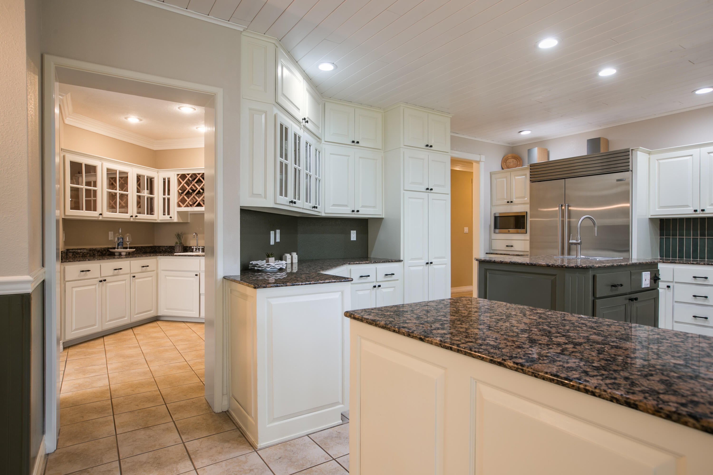 Los Ranchos, New Mexico, 87107, United States, 5 Bedrooms Bedrooms, ,5 BathroomsBathrooms,Residential,Active,1954307