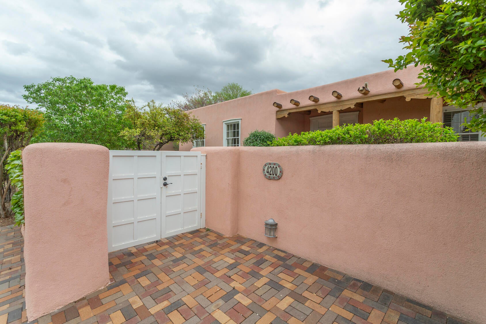 Albuquerque, New Mexico, 87110, United States, 4 Bedrooms Bedrooms, ,4 BathroomsBathrooms,Residential,Active,2034294