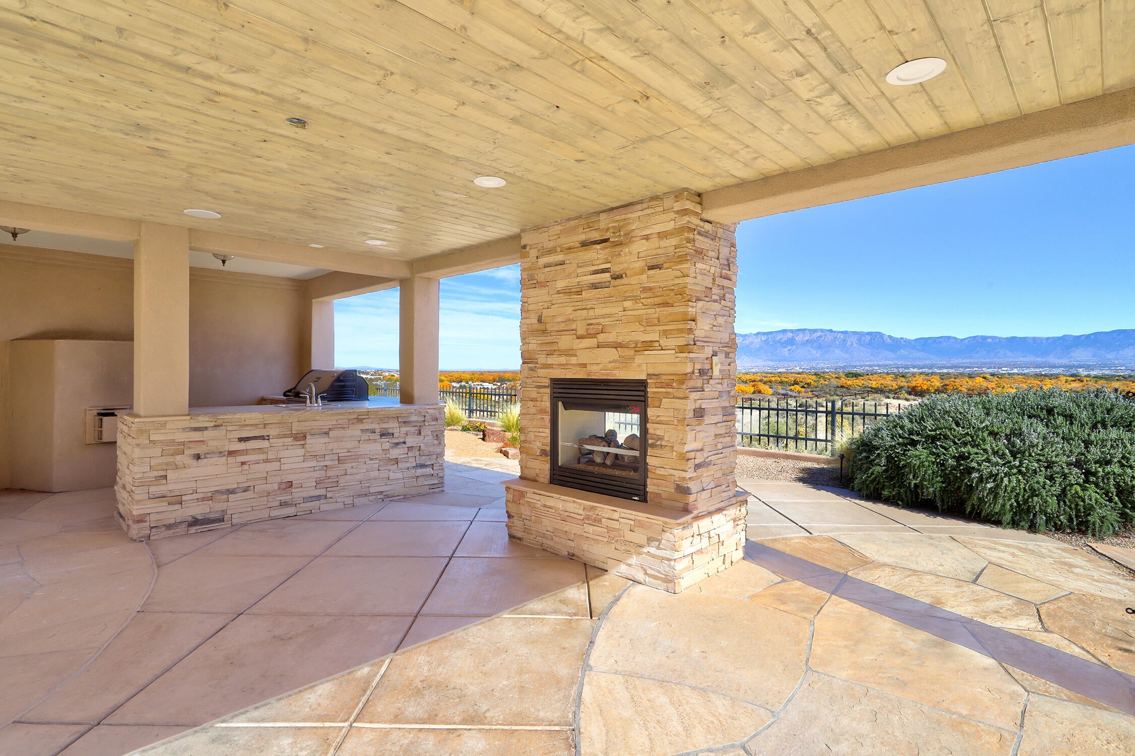 Albuquerque, New Mexico, 87120, United States, 3 Bedrooms Bedrooms, ,4 BathroomsBathrooms,Residential,Active,2001341