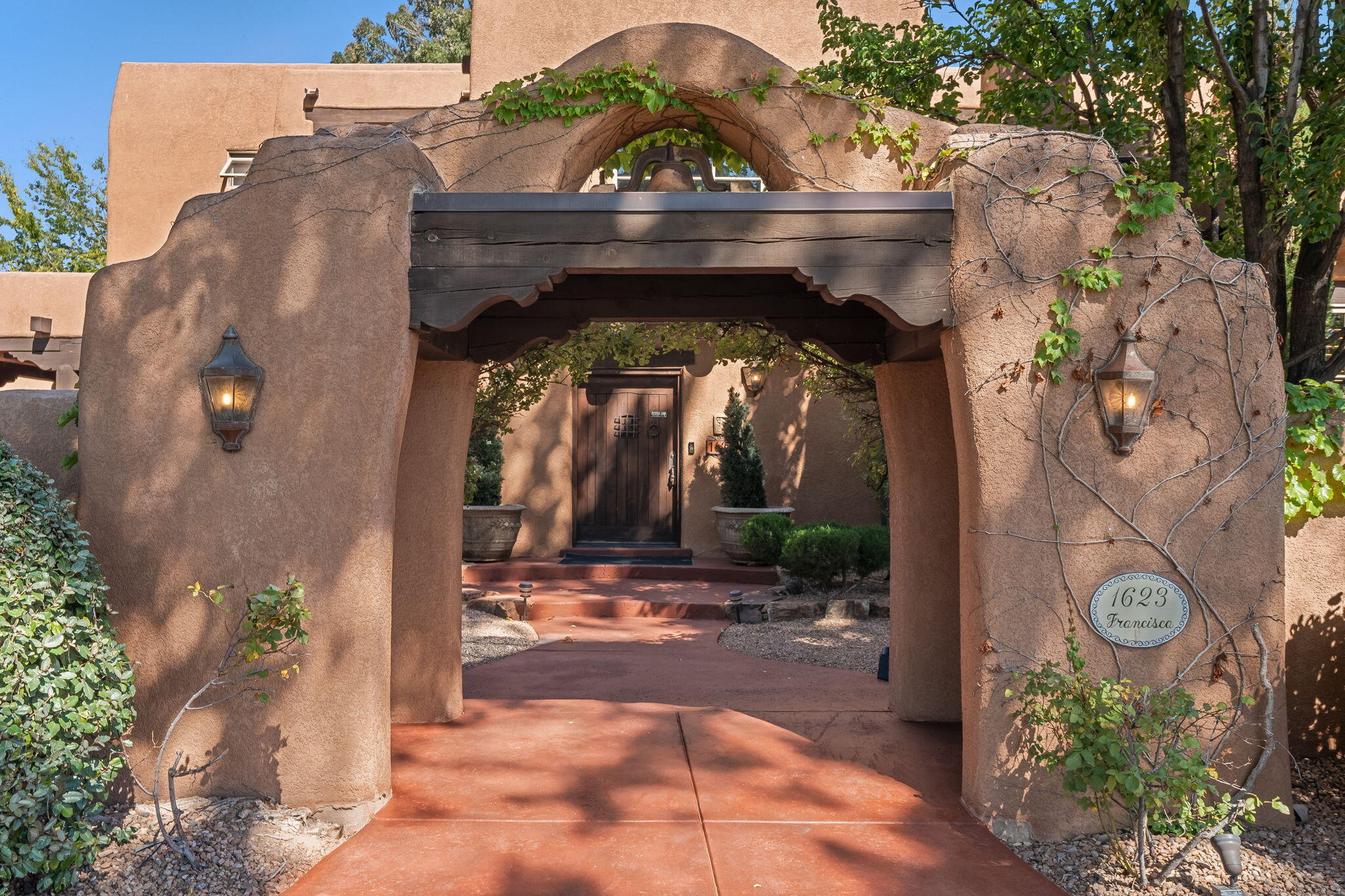 Los Ranchos, New Mexico, 87107, United States, 4 Bedrooms Bedrooms, ,6 BathroomsBathrooms,Residential,Active,1965830