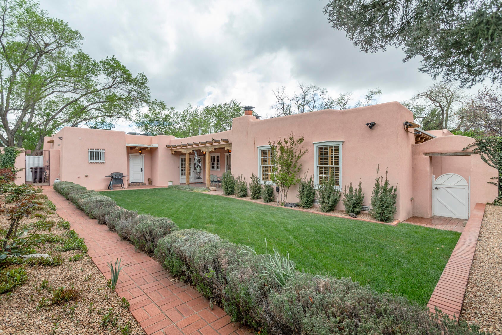 Albuquerque, New Mexico, 87110, United States, 4 Bedrooms Bedrooms, ,4 BathroomsBathrooms,Residential,Active,2034294