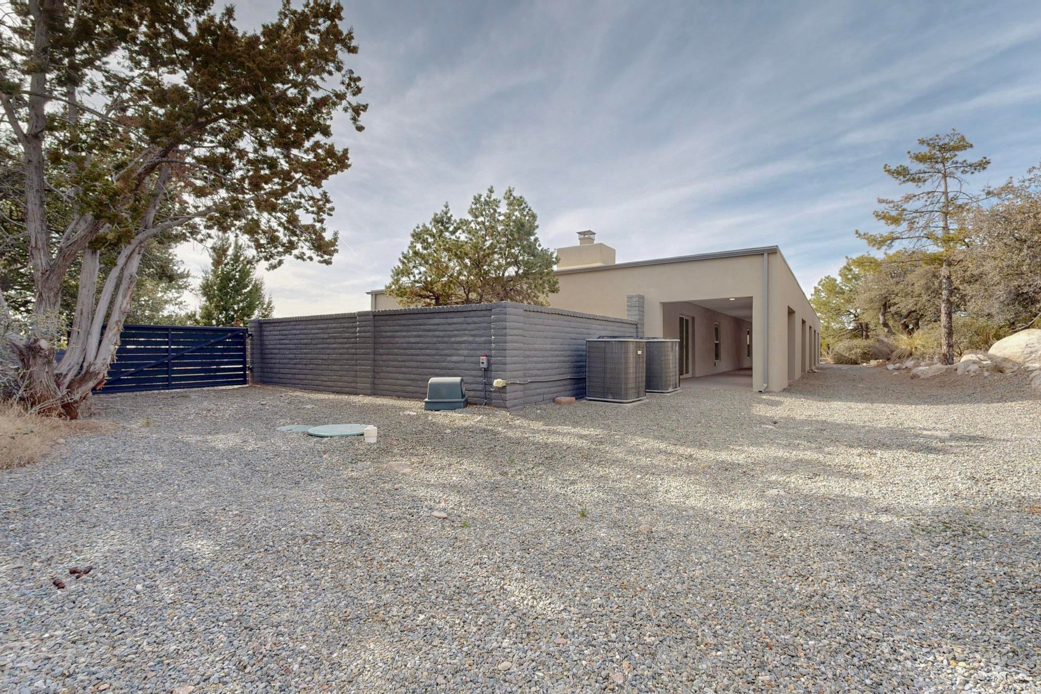 Albuquerque, New Mexico, 87122, United States, 4 Bedrooms Bedrooms, ,7 BathroomsBathrooms,Residential,Active,1970922