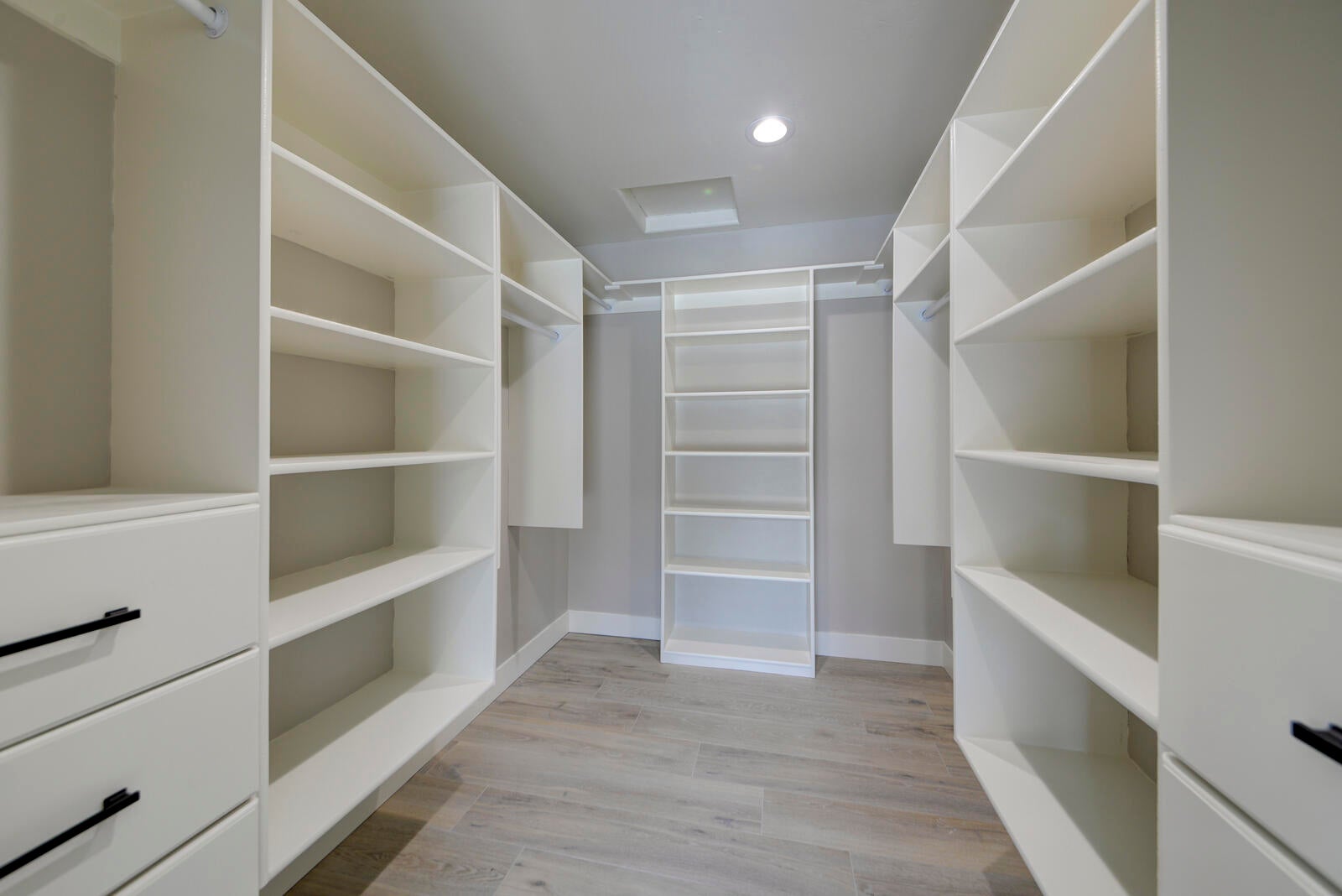 Albuquerque, New Mexico, 87113, United States, 4 Bedrooms Bedrooms, ,3 BathroomsBathrooms,Residential,Active,1824505