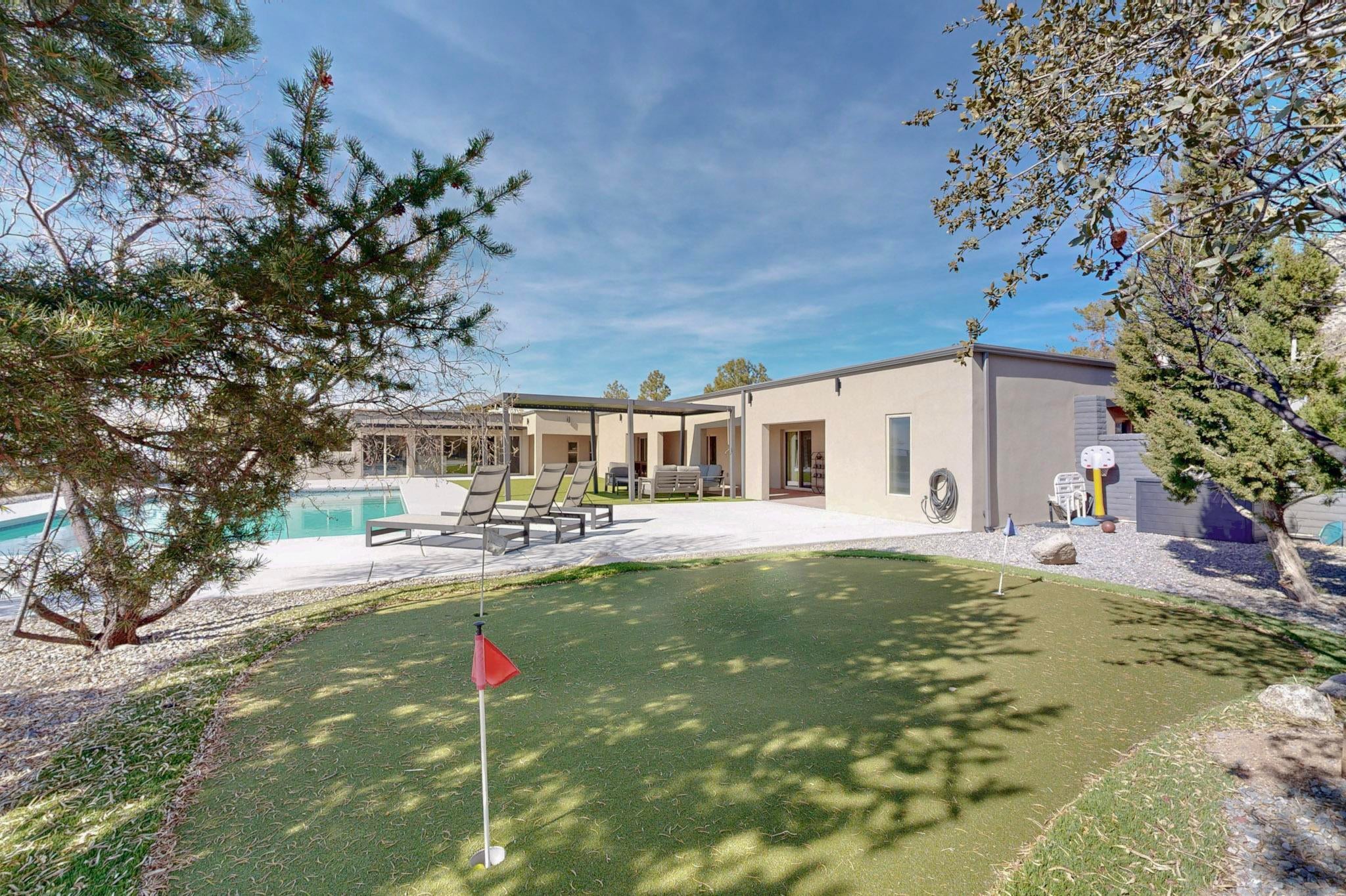 Albuquerque, New Mexico, 87122, United States, 4 Bedrooms Bedrooms, ,7 BathroomsBathrooms,Residential,Active,1970922