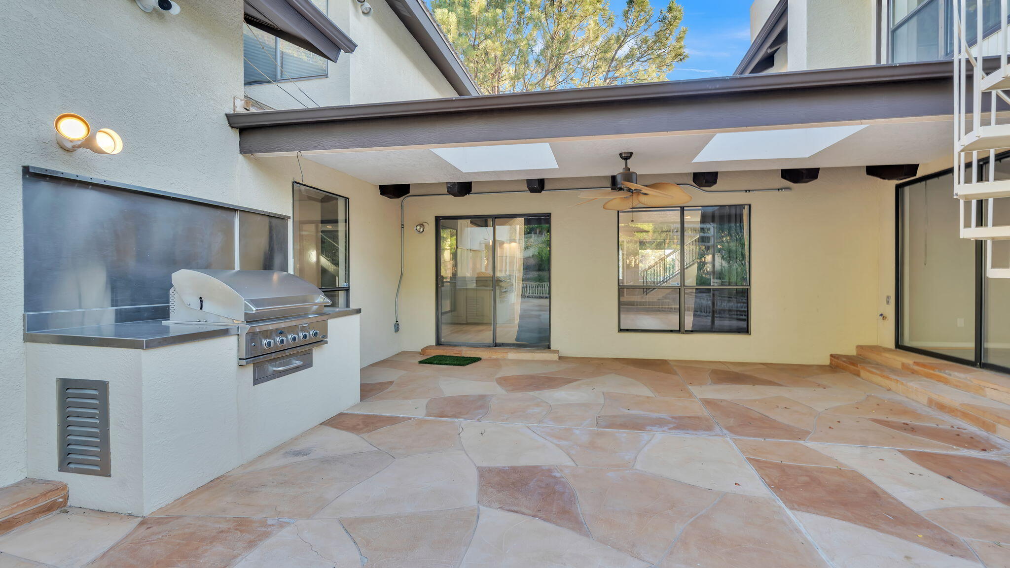 Albuquerque, New Mexico, 87111, United States, 4 Bedrooms Bedrooms, ,3 BathroomsBathrooms,Residential,Active,1965790