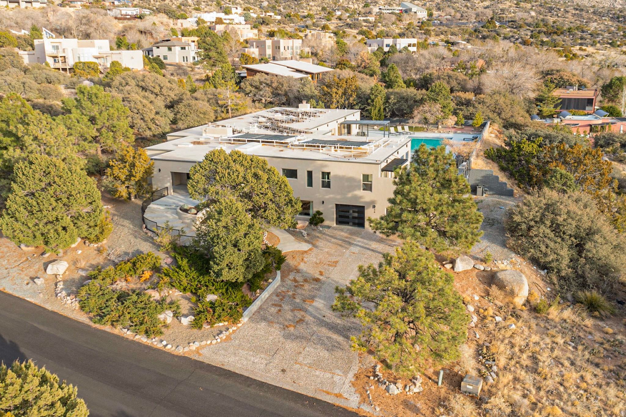 Albuquerque, New Mexico, 87122, United States, 4 Bedrooms Bedrooms, ,7 BathroomsBathrooms,Residential,Active,1970922