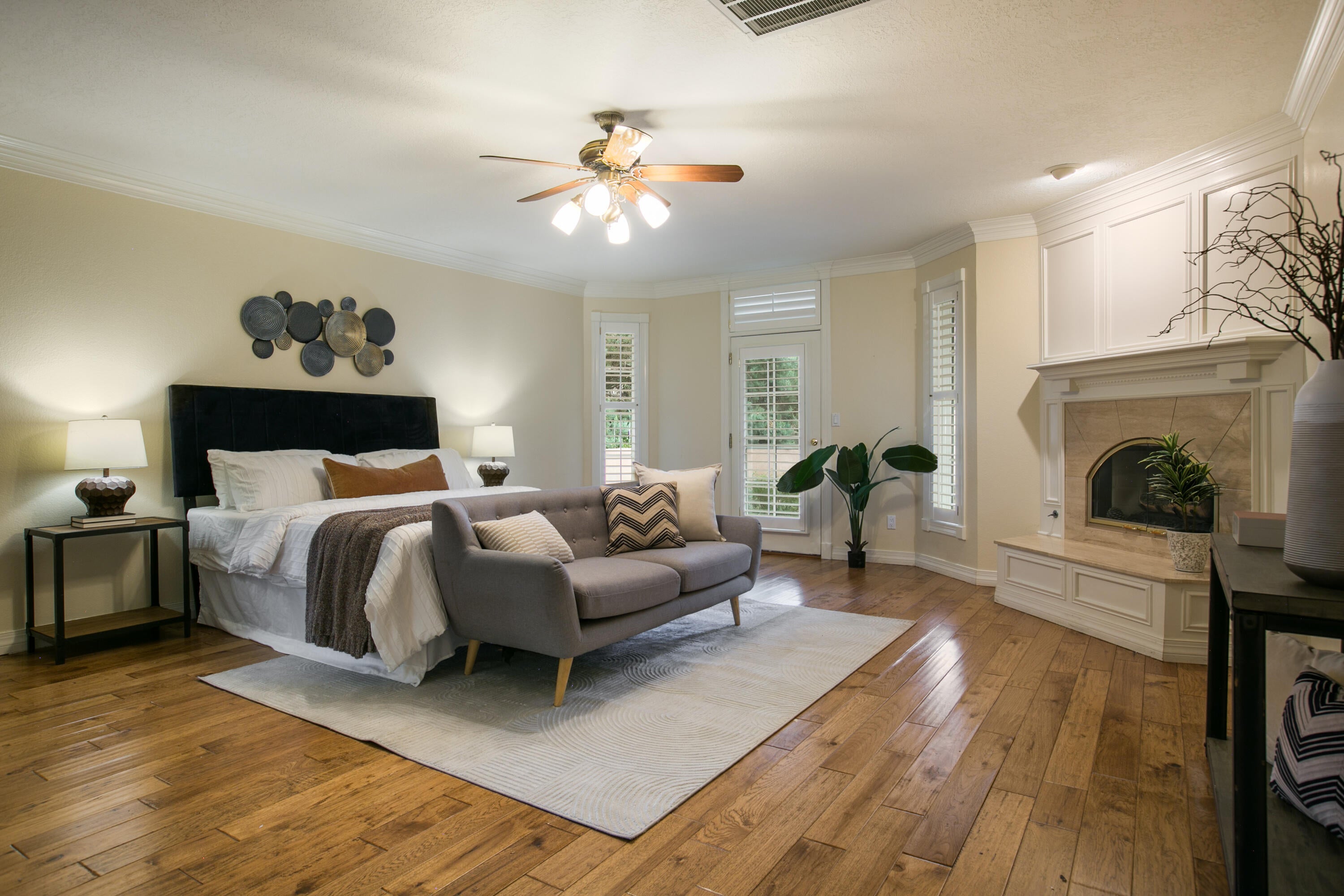 Los Ranchos, New Mexico, 87107, United States, 5 Bedrooms Bedrooms, ,5 BathroomsBathrooms,Residential,Active,1954307