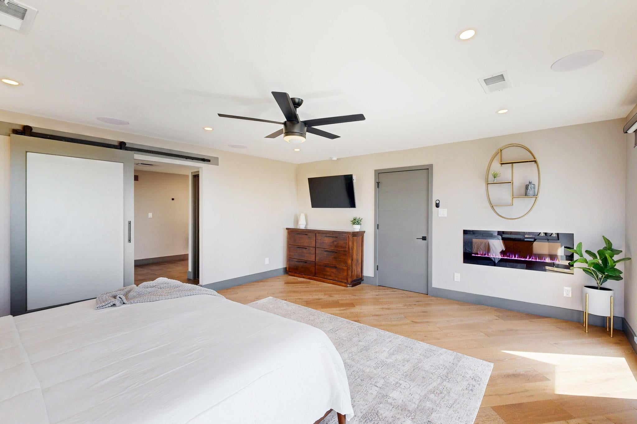 Albuquerque, New Mexico, 87122, United States, 4 Bedrooms Bedrooms, ,7 BathroomsBathrooms,Residential,Active,1970922