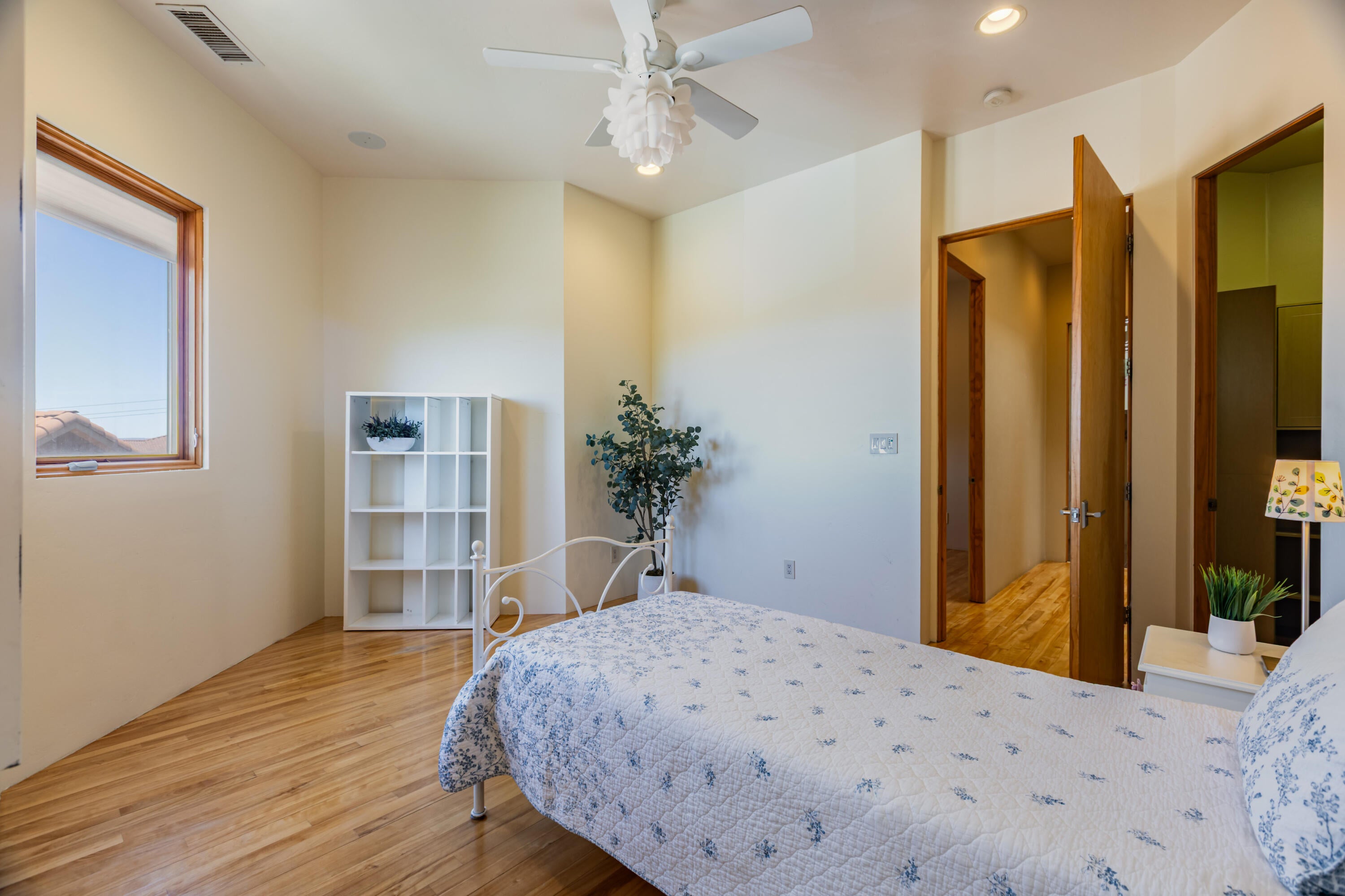 Albuquerque, New Mexico, 87122, United States, 5 Bedrooms Bedrooms, ,4 BathroomsBathrooms,Residential,Active,2044982