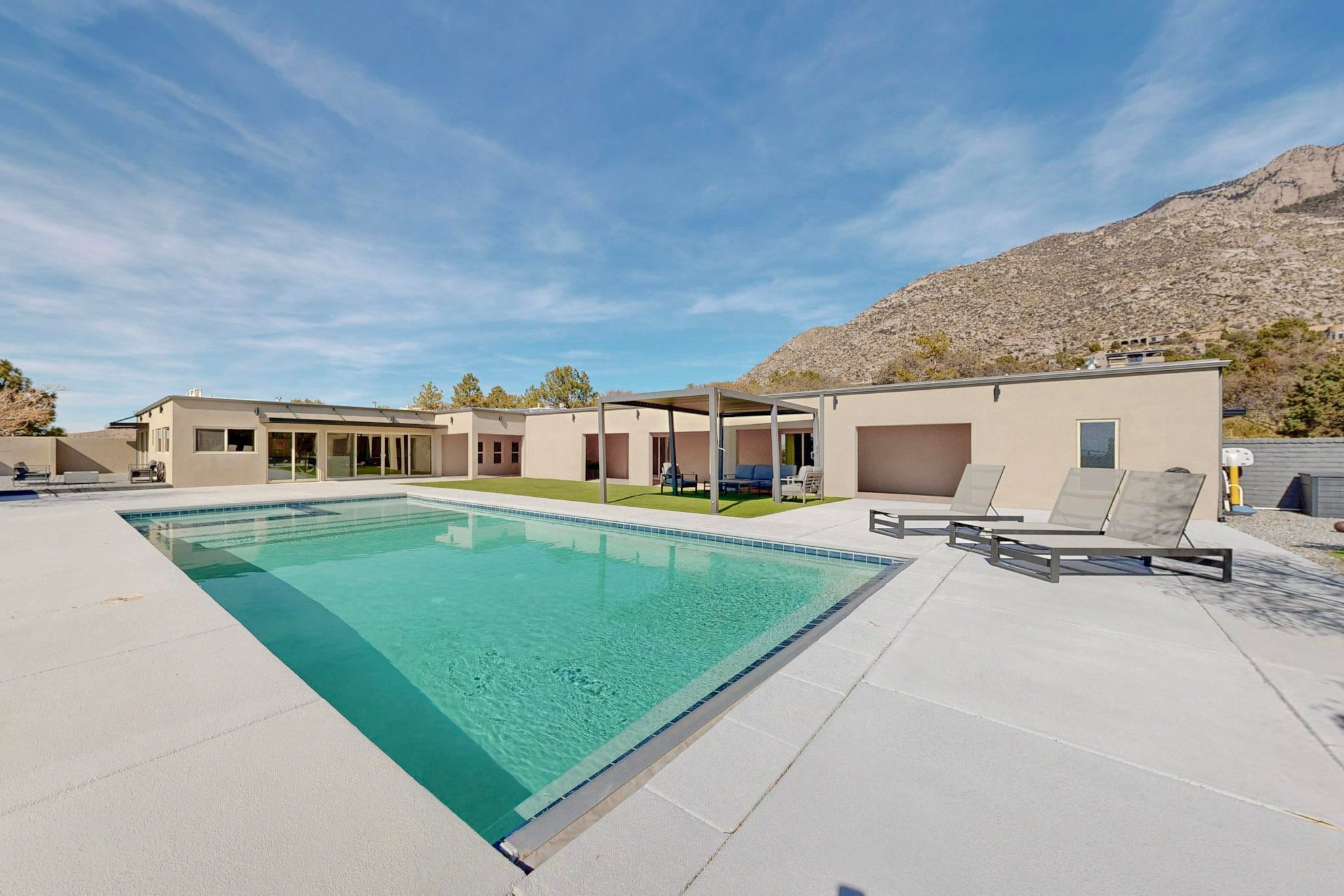Albuquerque, New Mexico, 87122, United States, 4 Bedrooms Bedrooms, ,7 BathroomsBathrooms,Residential,Active,1970922