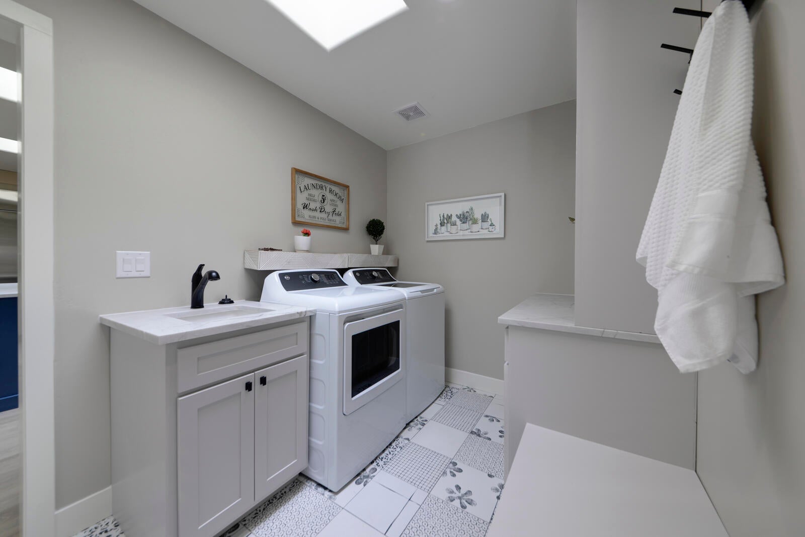 Albuquerque, New Mexico, 87113, United States, 4 Bedrooms Bedrooms, ,3 BathroomsBathrooms,Residential,Active,1824505