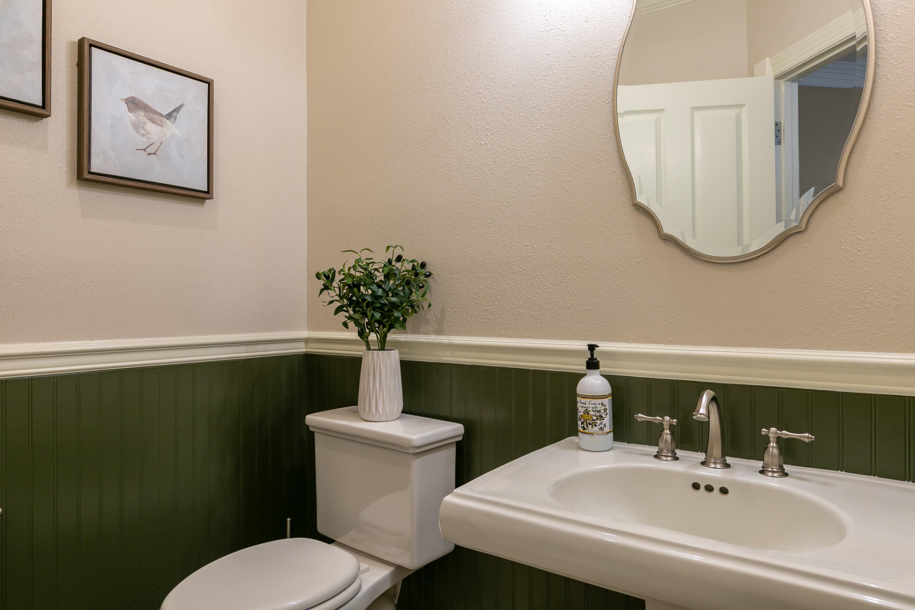 Los Ranchos, New Mexico, 87107, United States, 5 Bedrooms Bedrooms, ,5 BathroomsBathrooms,Residential,Active,1954307