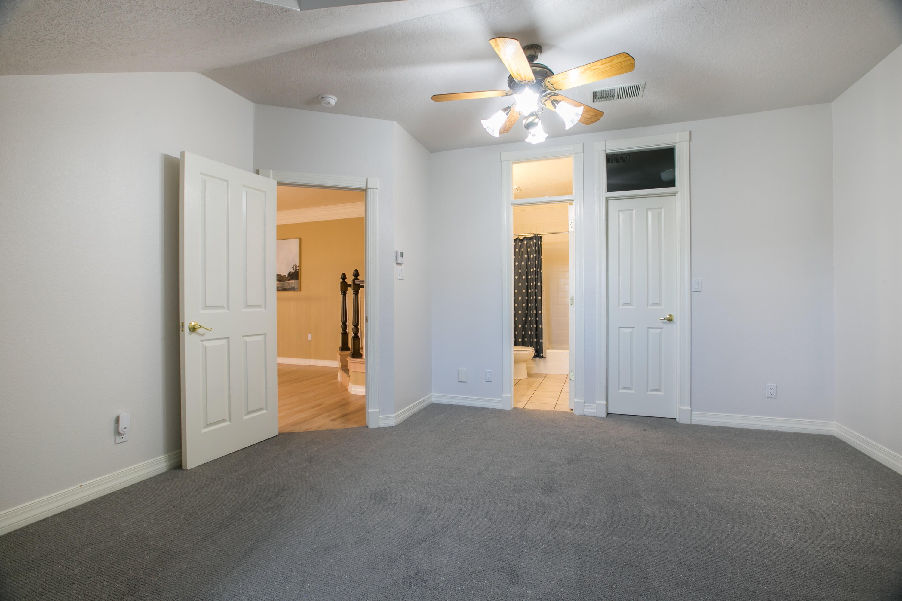 Los Ranchos, New Mexico, 87107, United States, 5 Bedrooms Bedrooms, ,5 BathroomsBathrooms,Residential,Active,1954307