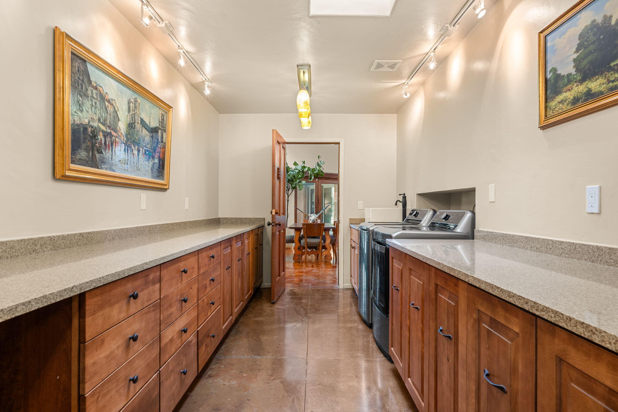 Los Ranchos, New Mexico, 87107, United States, 4 Bedrooms Bedrooms, ,6 BathroomsBathrooms,Residential,Active,1965830