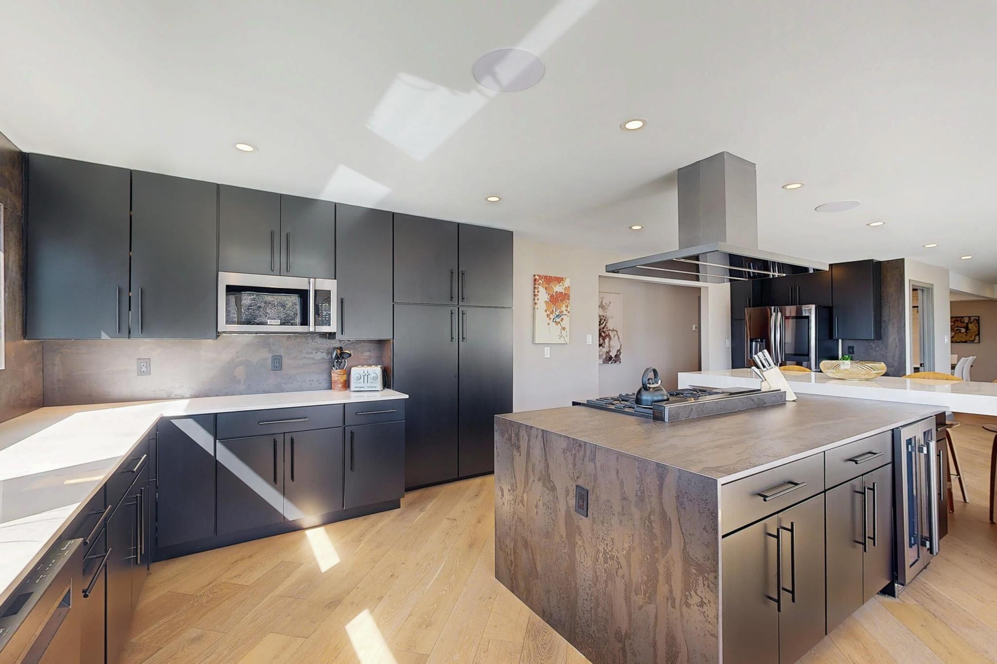 Albuquerque, New Mexico, 87122, United States, 4 Bedrooms Bedrooms, ,7 BathroomsBathrooms,Residential,Active,1970922