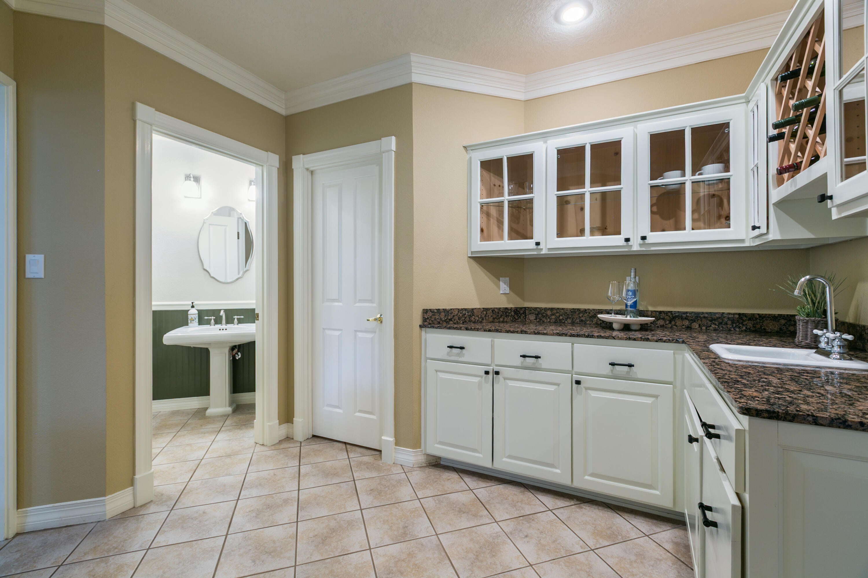 Los Ranchos, New Mexico, 87107, United States, 5 Bedrooms Bedrooms, ,5 BathroomsBathrooms,Residential,Active,1954307