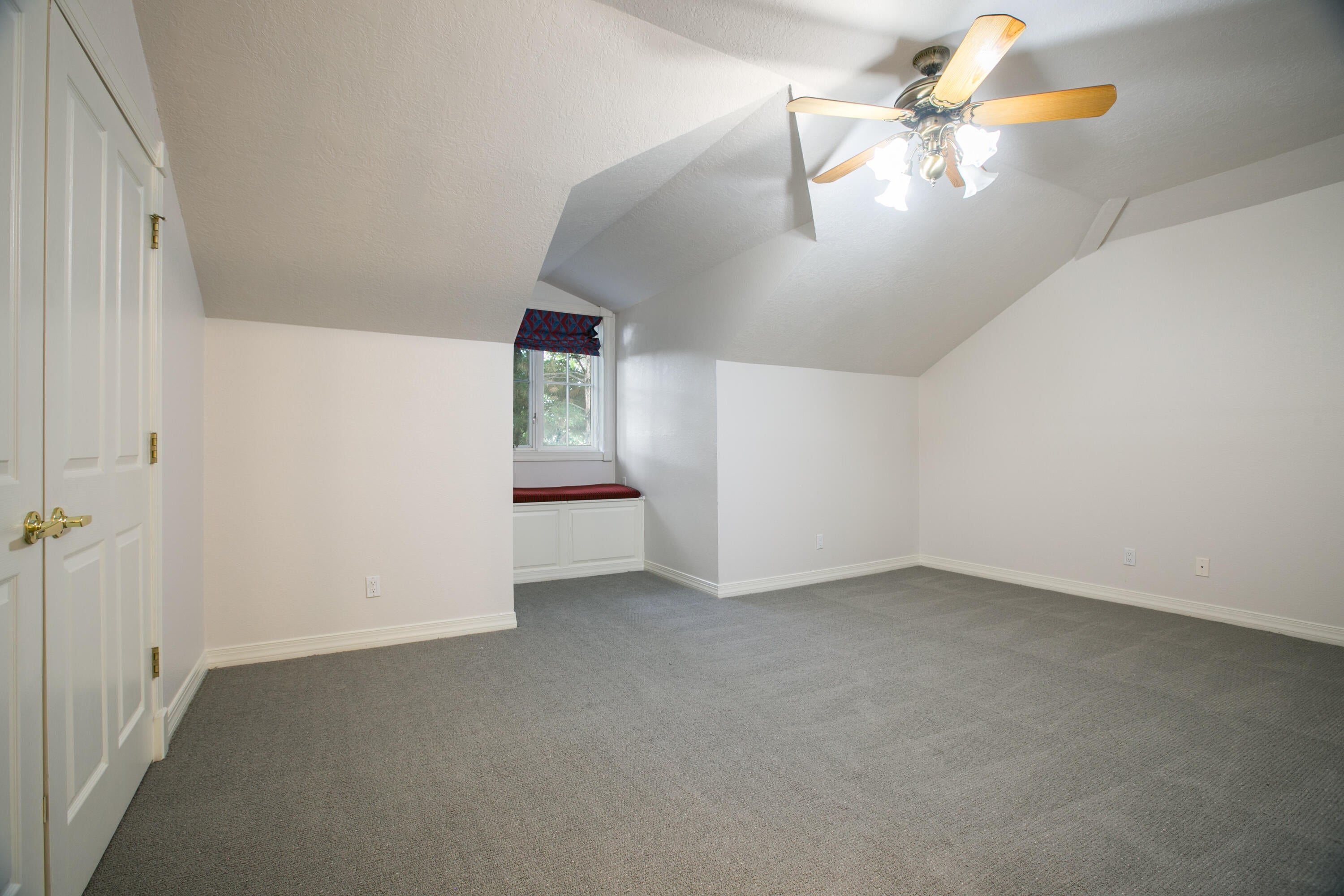 Los Ranchos, New Mexico, 87107, United States, 5 Bedrooms Bedrooms, ,5 BathroomsBathrooms,Residential,Active,1954307