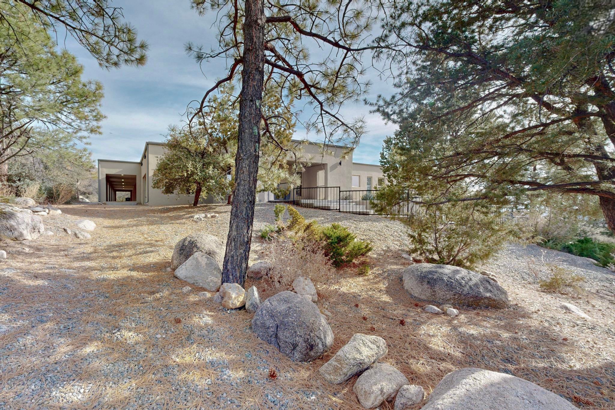 Albuquerque, New Mexico, 87122, United States, 4 Bedrooms Bedrooms, ,7 BathroomsBathrooms,Residential,Active,1970922
