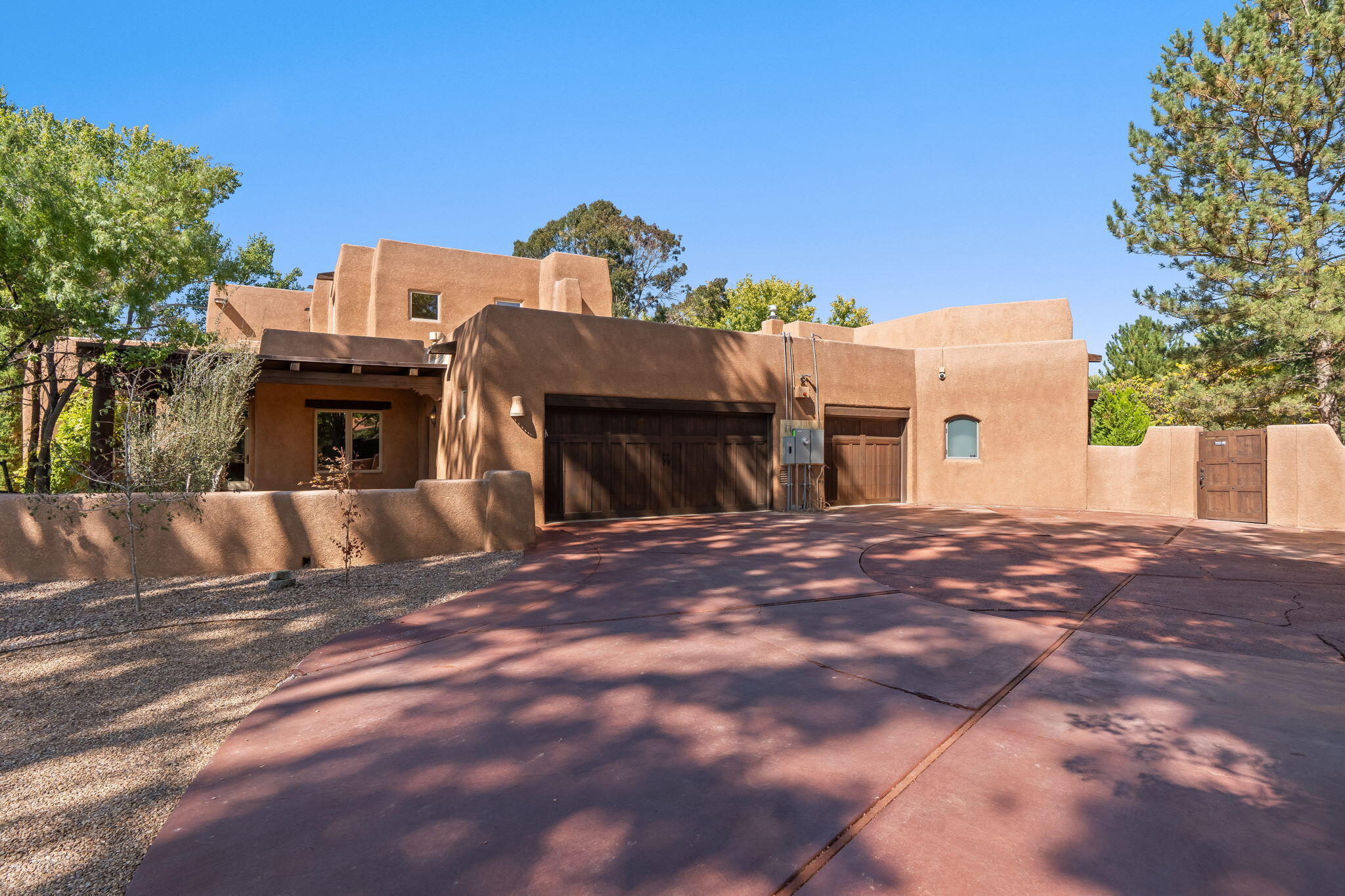 Los Ranchos, New Mexico, 87107, United States, 4 Bedrooms Bedrooms, ,6 BathroomsBathrooms,Residential,Active,1965830