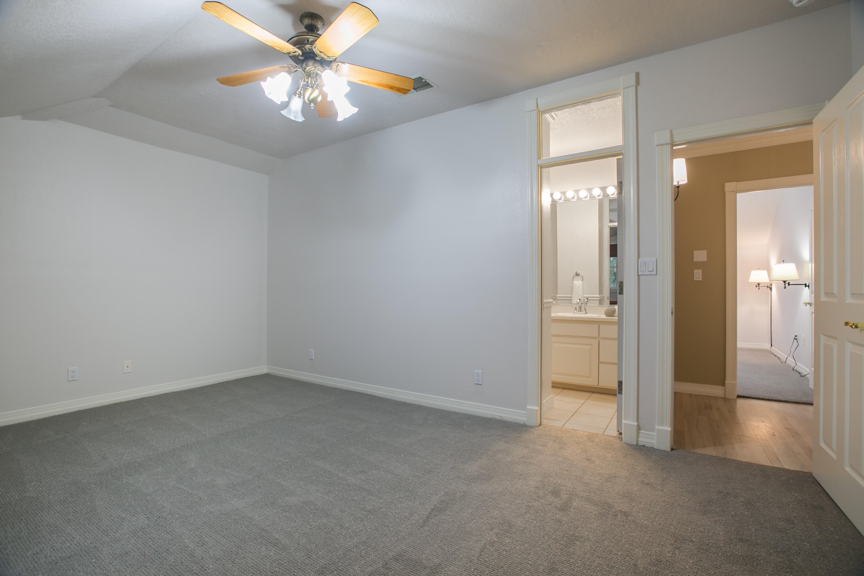 Los Ranchos, New Mexico, 87107, United States, 5 Bedrooms Bedrooms, ,5 BathroomsBathrooms,Residential,Active,1954307