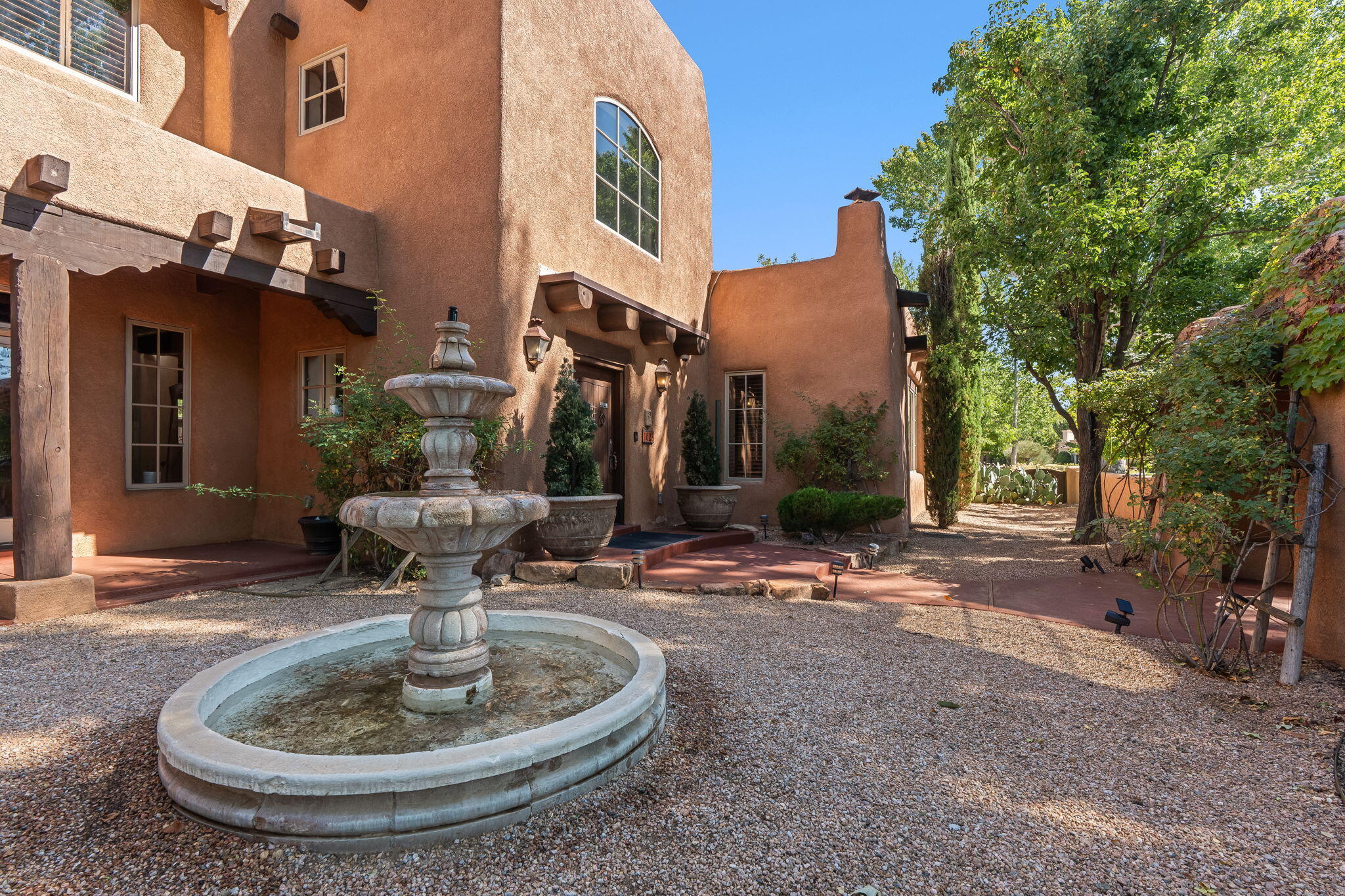 Los Ranchos, New Mexico, 87107, United States, 4 Bedrooms Bedrooms, ,6 BathroomsBathrooms,Residential,Active,1965830