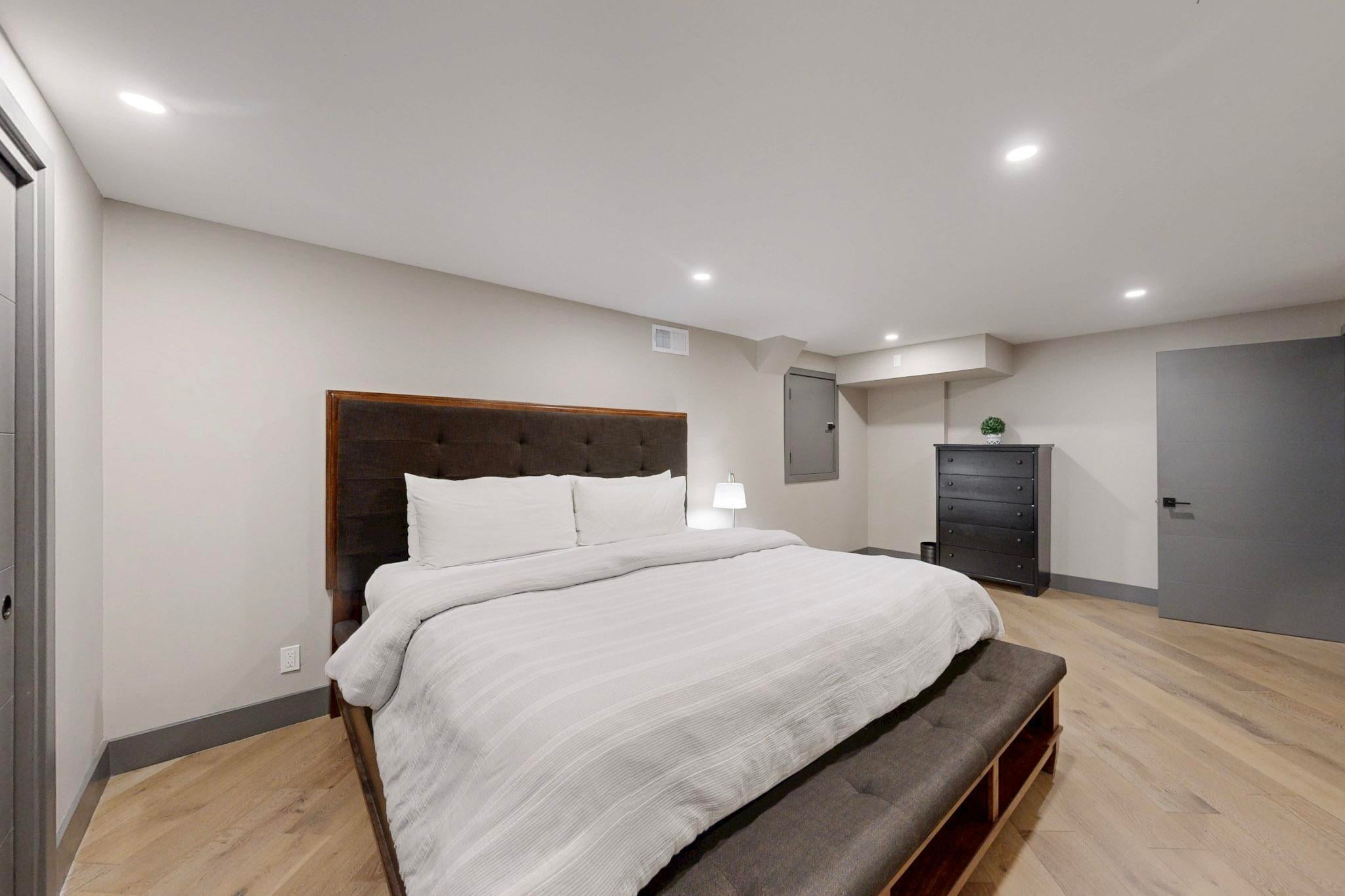 Albuquerque, New Mexico, 87122, United States, 4 Bedrooms Bedrooms, ,7 BathroomsBathrooms,Residential,Active,1970922