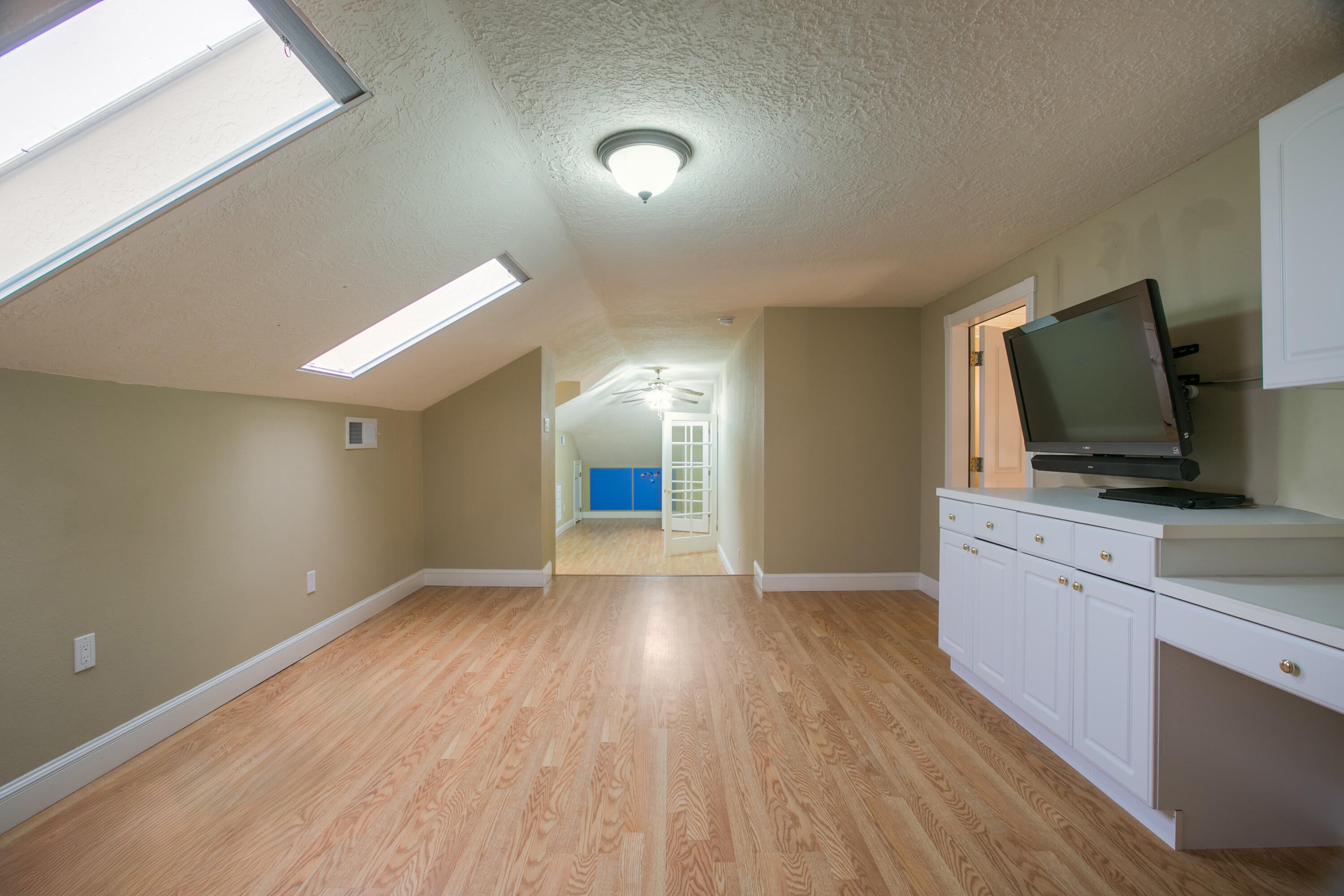 Los Ranchos, New Mexico, 87107, United States, 5 Bedrooms Bedrooms, ,5 BathroomsBathrooms,Residential,Active,1954307