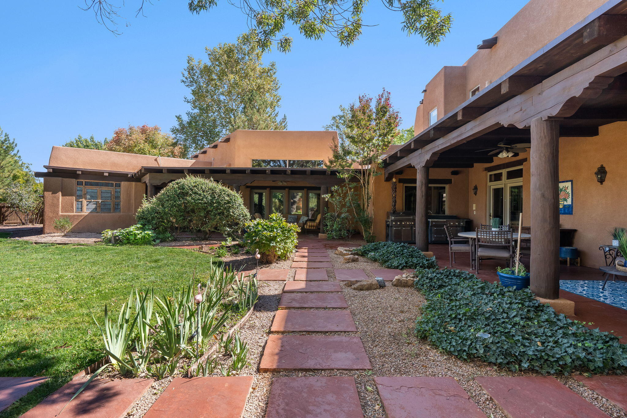 Los Ranchos, New Mexico, 87107, United States, 4 Bedrooms Bedrooms, ,6 BathroomsBathrooms,Residential,Active,1965830