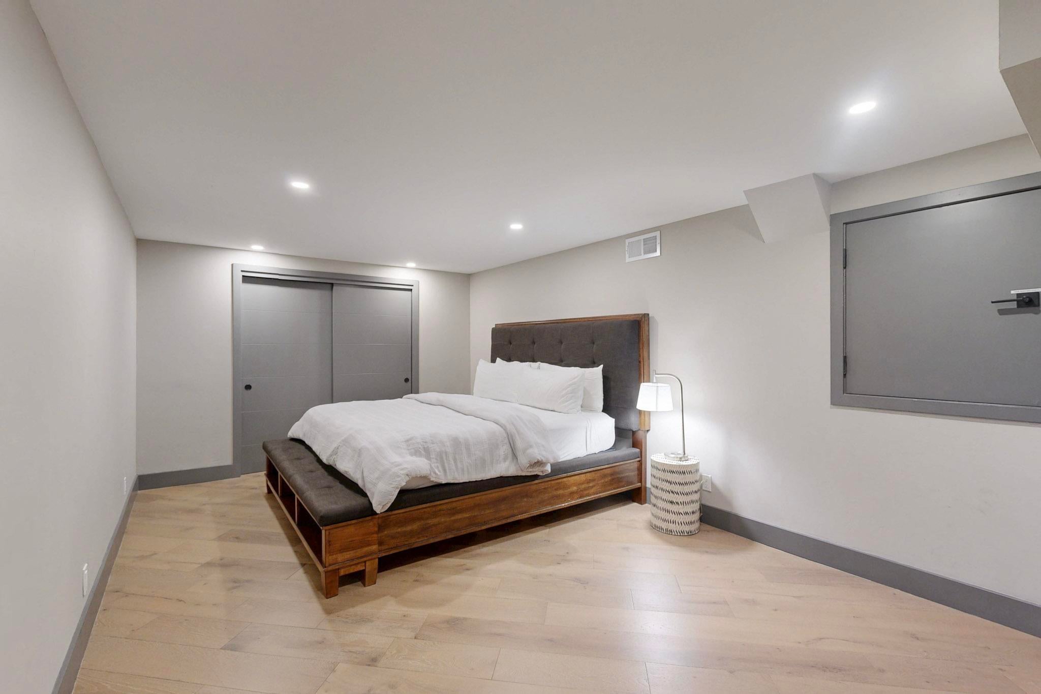 Albuquerque, New Mexico, 87122, United States, 4 Bedrooms Bedrooms, ,7 BathroomsBathrooms,Residential,Active,1970922