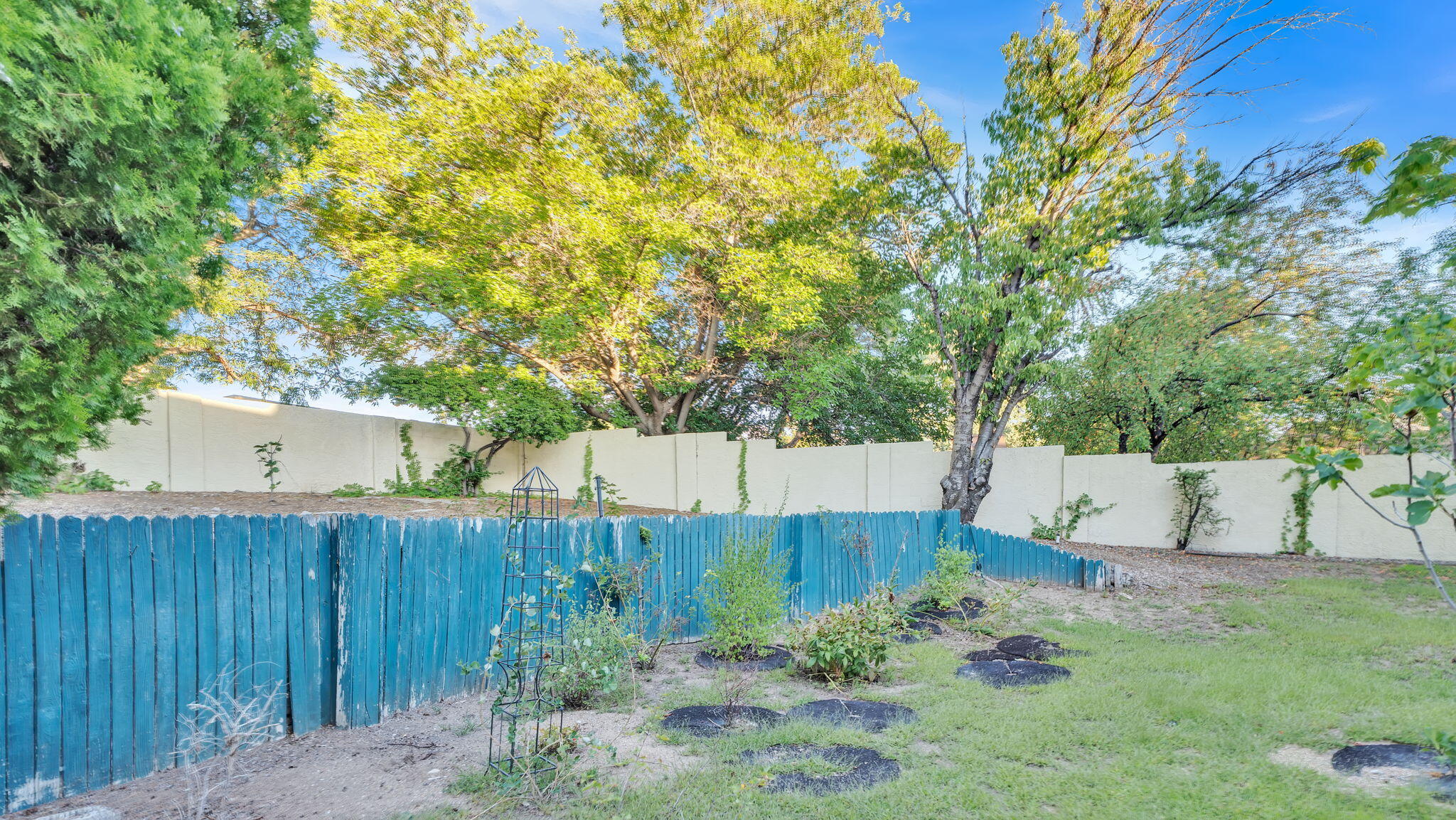 Albuquerque, New Mexico, 87111, United States, 4 Bedrooms Bedrooms, ,3 BathroomsBathrooms,Residential,Active,1965790