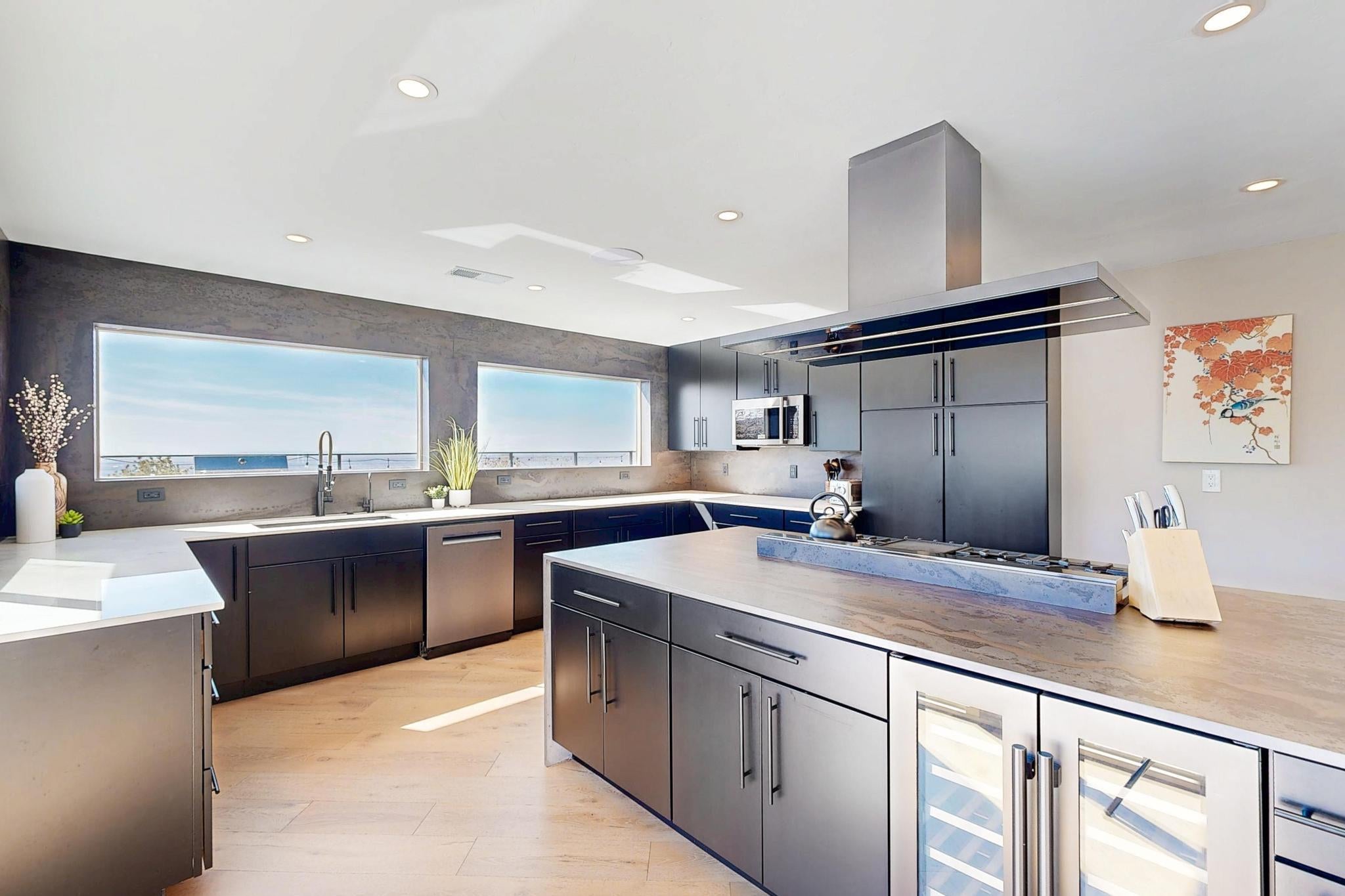 Albuquerque, New Mexico, 87122, United States, 4 Bedrooms Bedrooms, ,7 BathroomsBathrooms,Residential,Active,1970922