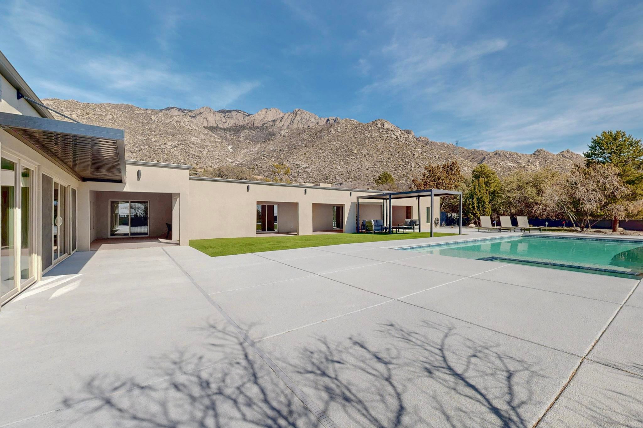 Albuquerque, New Mexico, 87122, United States, 4 Bedrooms Bedrooms, ,7 BathroomsBathrooms,Residential,Active,1970922