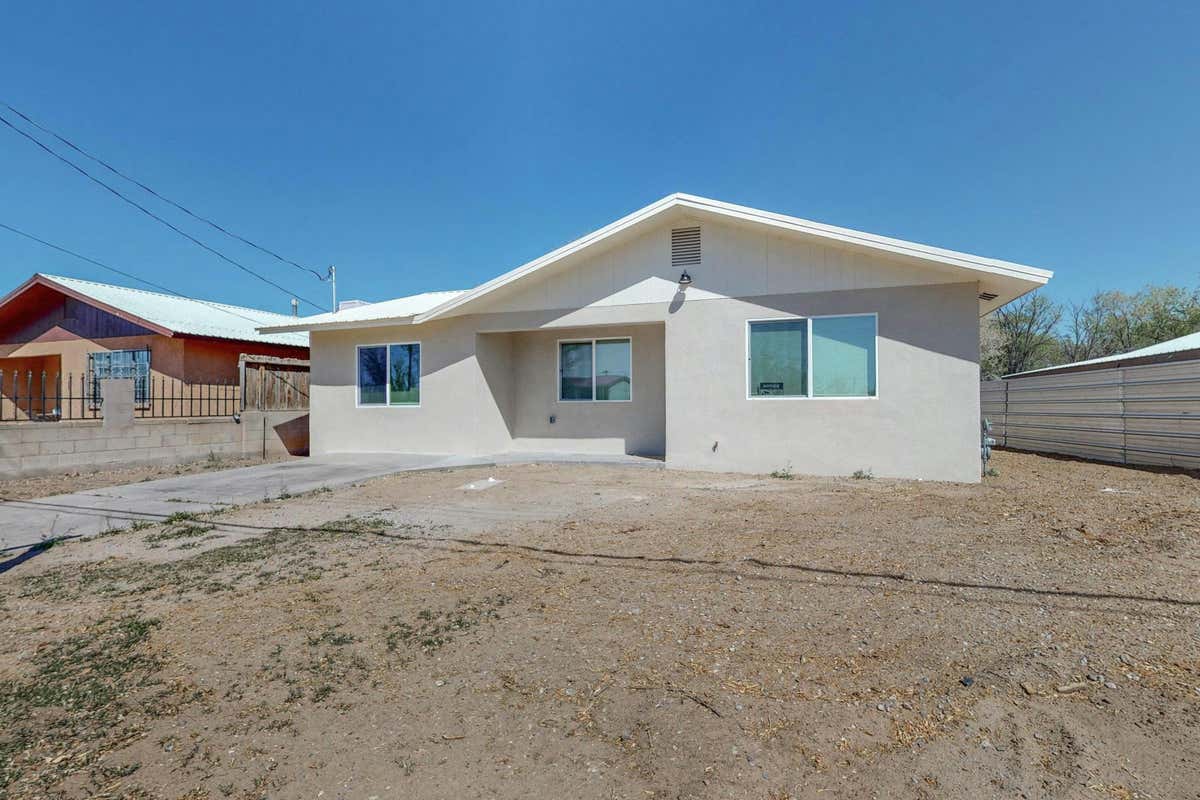 406 S THIRD ST, BELEN, NM 87002, photo 1 of 41